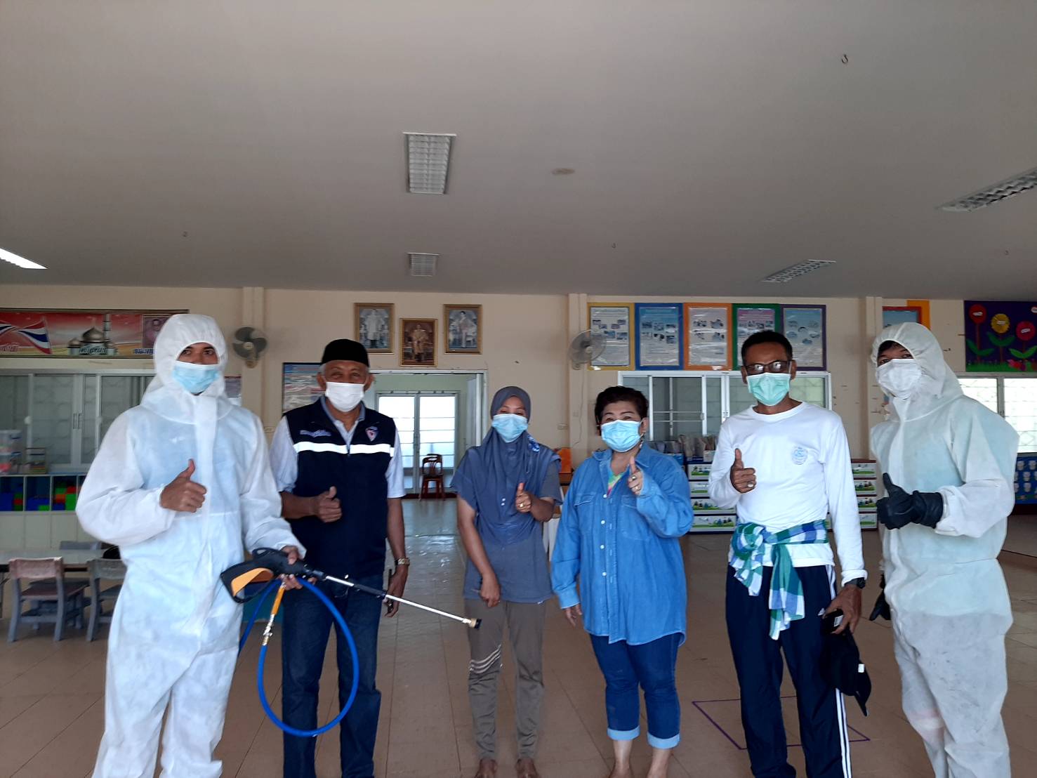 "ส.ส.พิบูลย์ รัชกิจประการ" มอบหมายให้ผู้ช่วย ส.ส. และทีมงาน ลงพื้นที่พ่นยาฆ่าเชื้อโควิด-19 ตามสถานที่สำคัญต่างๆในพื้นที่เขต 1 จ.สตูล