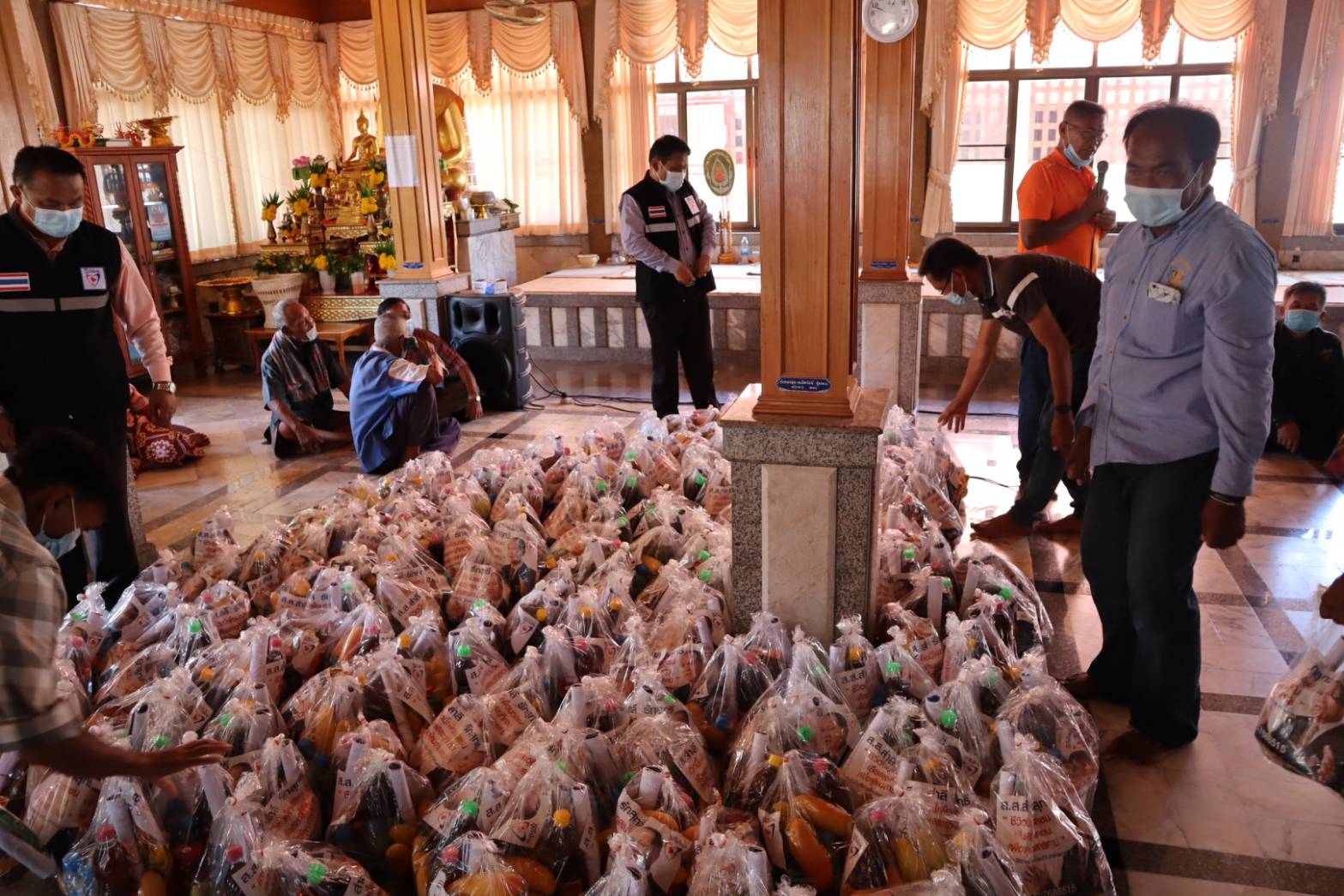 ส.ส.สำลี รักสุทธี พร้อมคณะลงพื้นที่พบปะพี่น้องประชาชนพร้อมมอบถุงยังชีพเพื่อให้กำลังใจและบรรเทาความเดือดร้อนกรณีประสบวาตภัย จนบ้านเรือนเสียหายจำนวน 3 ตำบล อ.เมืองมหาสารคาม-อ.แกดำ จ.มหาสารคาม