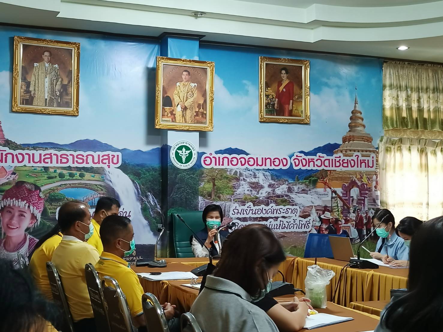 ส.ส.ศรีนวล บุญลือ ลงพื้นที่ร่วมประชุมร่วมกับภาคส่วน รพ.สต. และ อสม. อ.ดอยหล่อ-อ.สันป่าตอง-อ.จอมทอง รณรงค์ให้ประชาชนมาฉีดวัคซีนโควิด-19