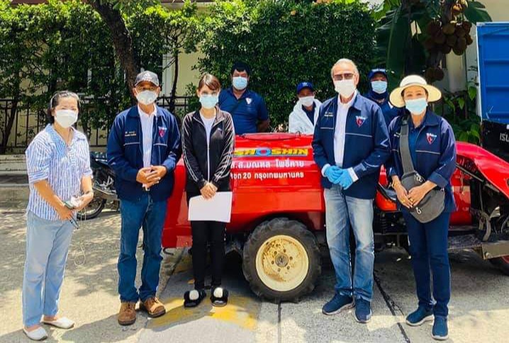 "ส.ส.มณฑล" ห่วงใยพี่น้องประชาชน รุดหน้าลงพื้นที่เขตสวนหลวง ฉีดพ่นฆ่าเชื้อป้องกันโควิด19