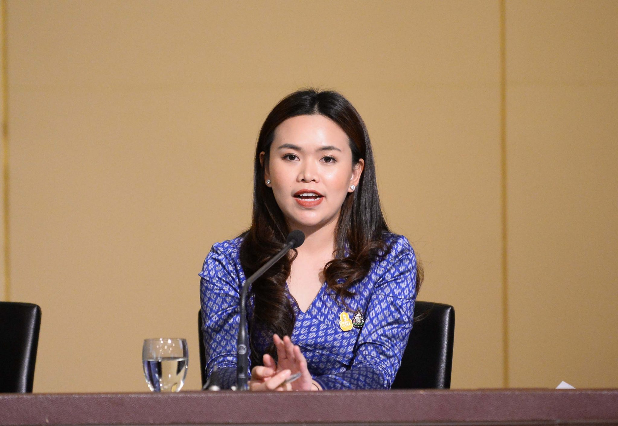 ครม.ไฟเขียวออกกฎหมายรับรองขึ้นทะเบียนรถยนต์รับจ้างบรรทุกคนโดยสารไม่เกิน 7 คน ผ่านระบบอิเล็กทรอนิกส์ ถูกกฎหมาย