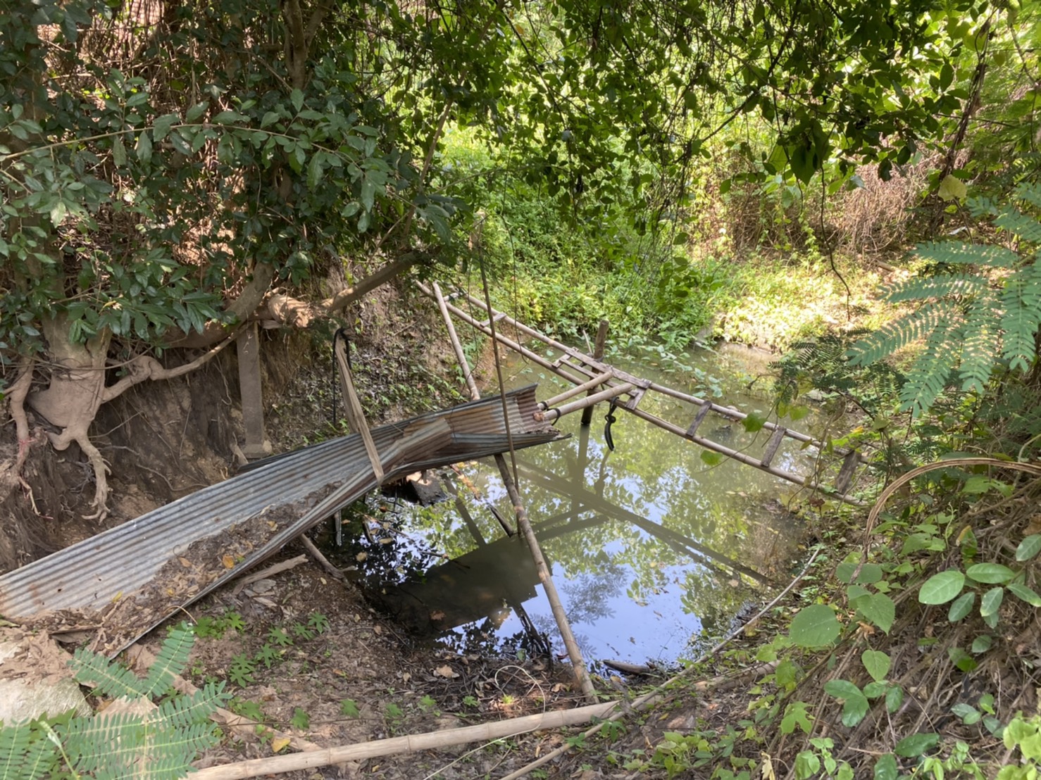 ส.ส.เอกการ ลงพื้นที่ช่วยเหลือชาวบ้านที่ประสบภัยดินสไลด์ลงมากั้นลำน้ำ เป็นเหตุให้ชาวบ้านเดือดร้อนไม่สามารถใช้น้ำทำการเกษตรได้