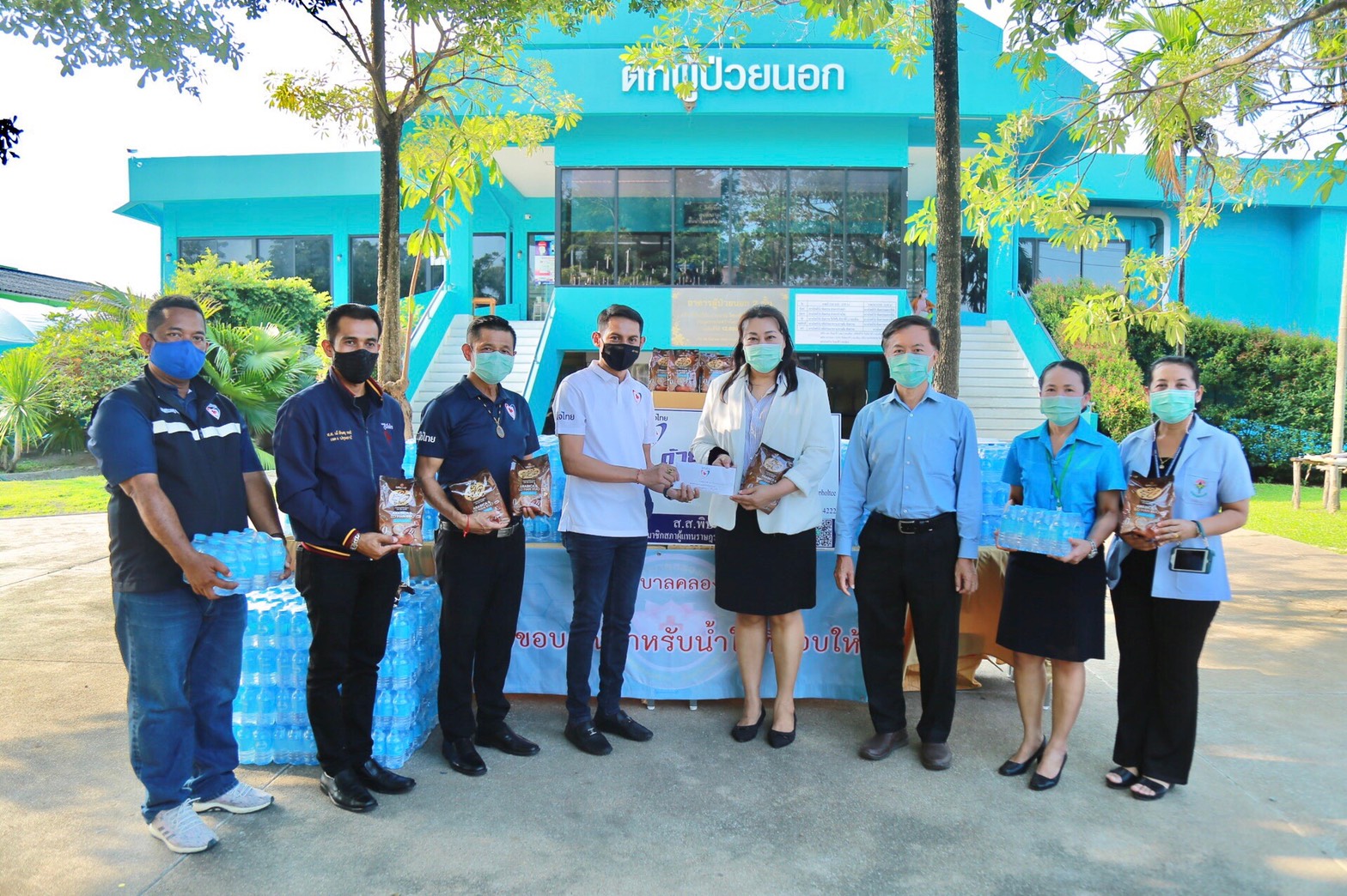 ส.ส.พิษณุ พลธี ลงพื้นที่มอบสิ่งของให้แก่บุคลากรทางการแพทย์ ในพื้นที่เขต 6 จ.ปทุมธานี เพื่อเป็นขวัญและกำลังใจแก่เจ้าหน้าที่ในสถานการณ์การแพร่ระบาดของไวรัสโควิด-19