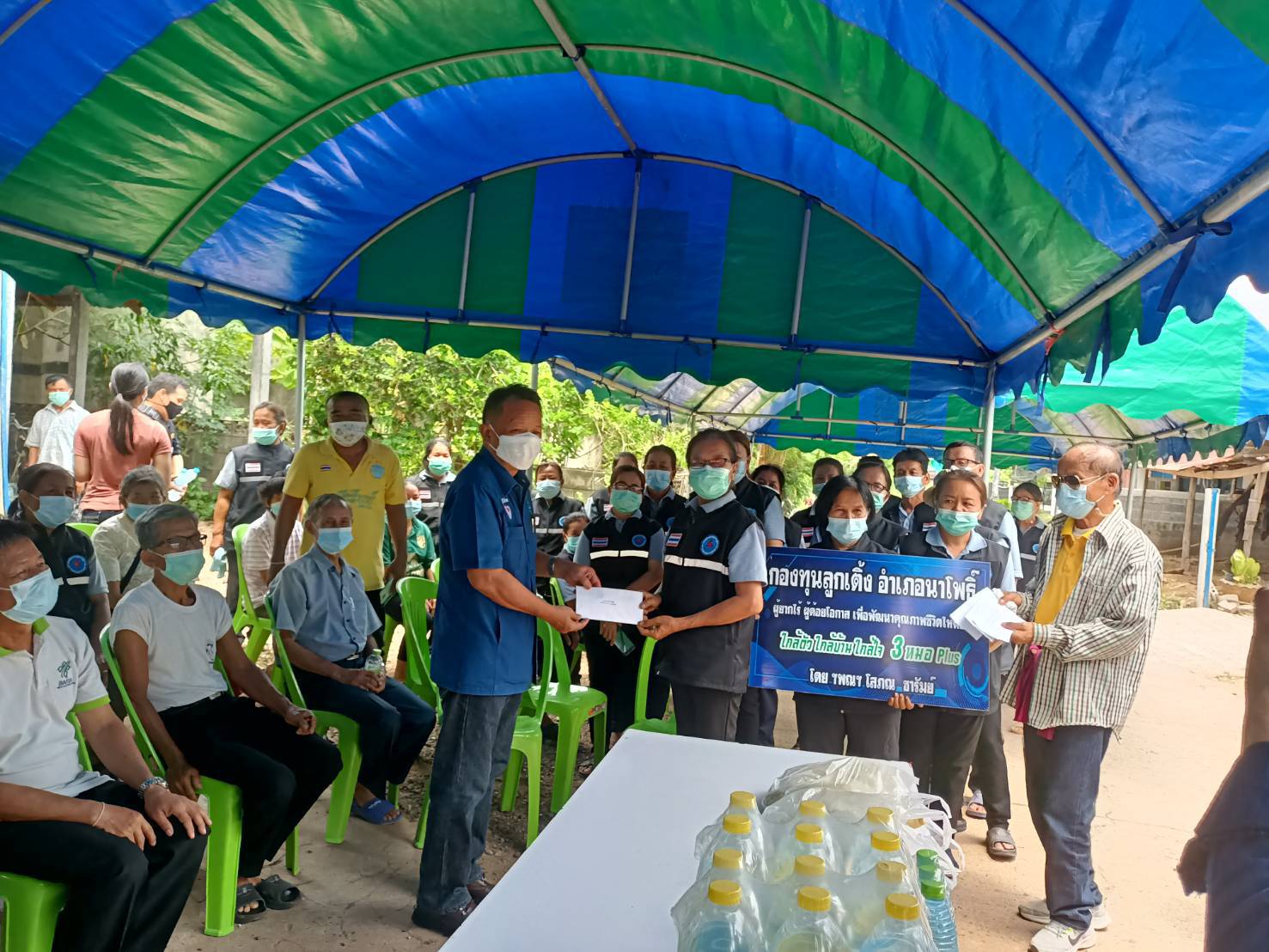 ส.ส.สมบูรณ์ ซารัมย์ ลงพื้นที่เยี่ยมและให้กำลังใจราษฎรผู้ที่ประสบเหตุการณ์อัคคีภัย ที่บ้านคู อ.นาโพธิ์ จ.บุรีรัมย์