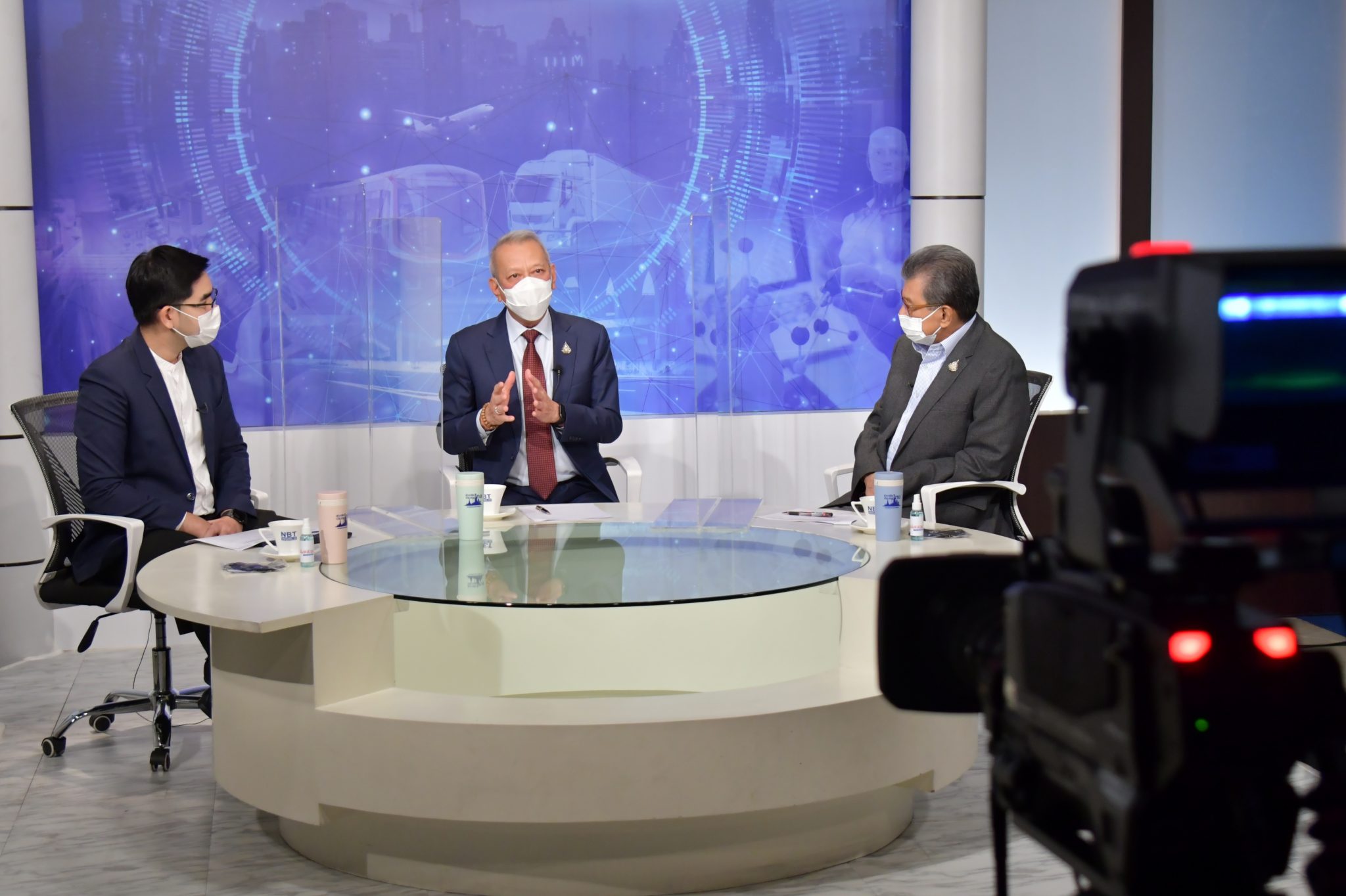 รมว.พิพัฒน์ รัชกิจประการ บันทึก​เทปรายการเปลี่ยนโฉมประเทศไทย​ ในประเด็น​เดินหน้าแผนรับนัก​ท่องเที่ยว​