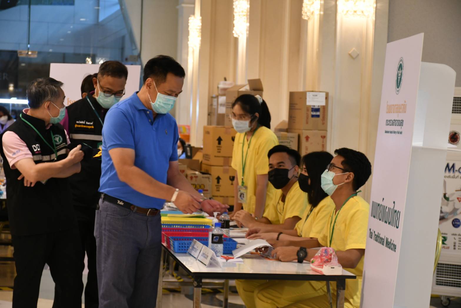 "อนุทิน" ตรวจเยี่ยมโรงพยาบาลบุษราคัม พร้อมขยายศักภาพ กรณีสถานการณ์ระบาดรุนแรงขึ้น ย้ำ บทบาท สธ.เป็นฝ่ายสนับสนุน อยู่ภายใต้อำนาจ ศบค.