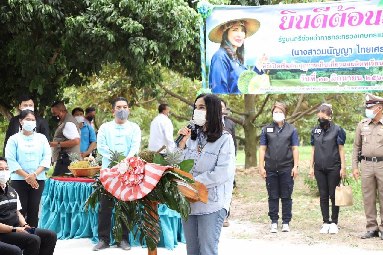 รมช.มนัญญา เปิดงาน Kick Off เริ่มต้นฤดูกาลเก็บเกี่ยวทุเรียนจังหวัดอุทัยธานี ปี 2564 เพื่อเป็นการส่งเสริมและพัฒนาการปลูกไม้ผลทุเรียน