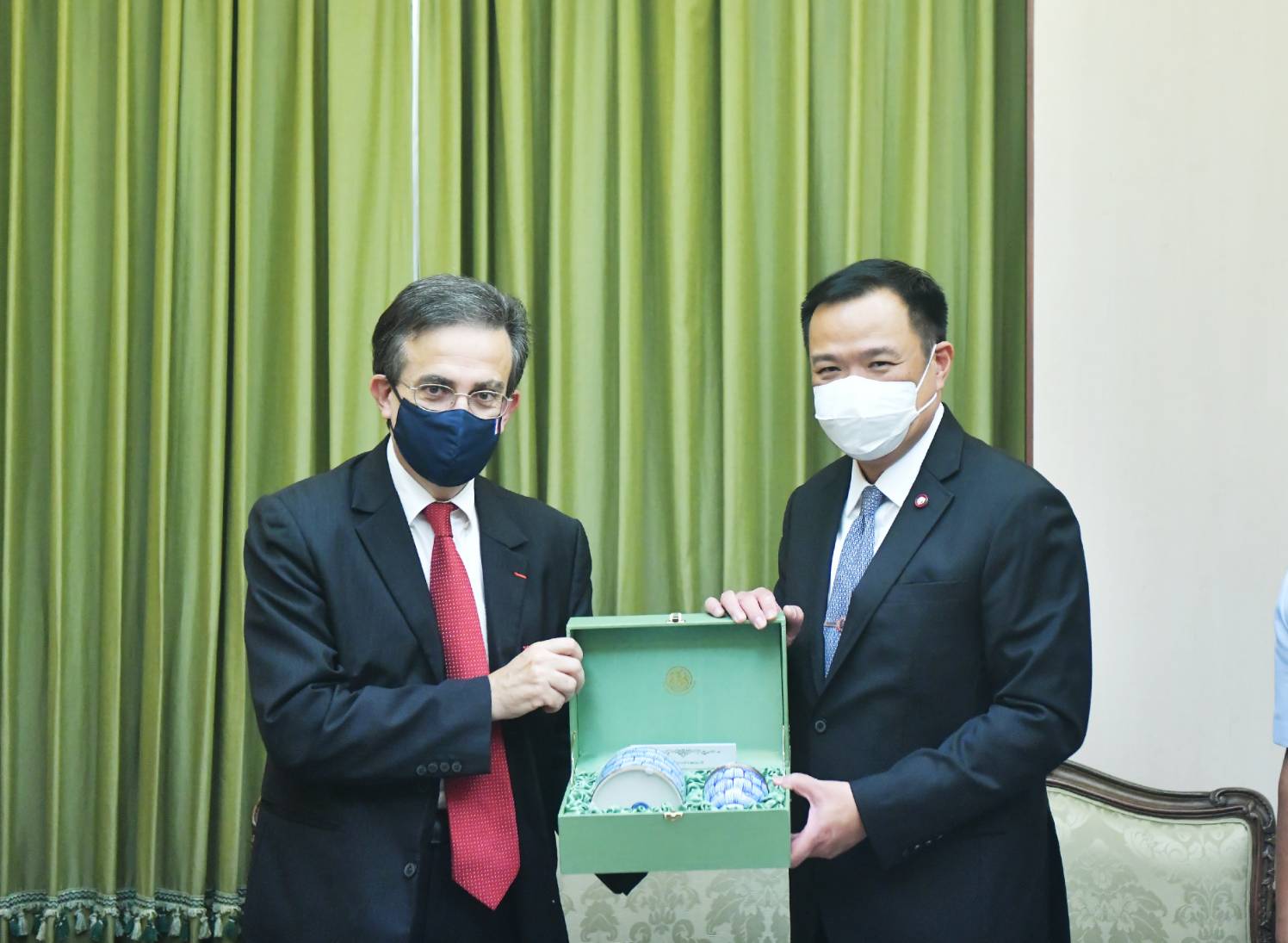 “อนุทิน” พบทูตเบลเยี่ยม หารือฉีดวัคซีนให้ชาวต่างชาติ เผย ฝรั่งเศส ขอนำเข้าวัคซีน เพื่อฉีดให้พลเมืองแล้ว