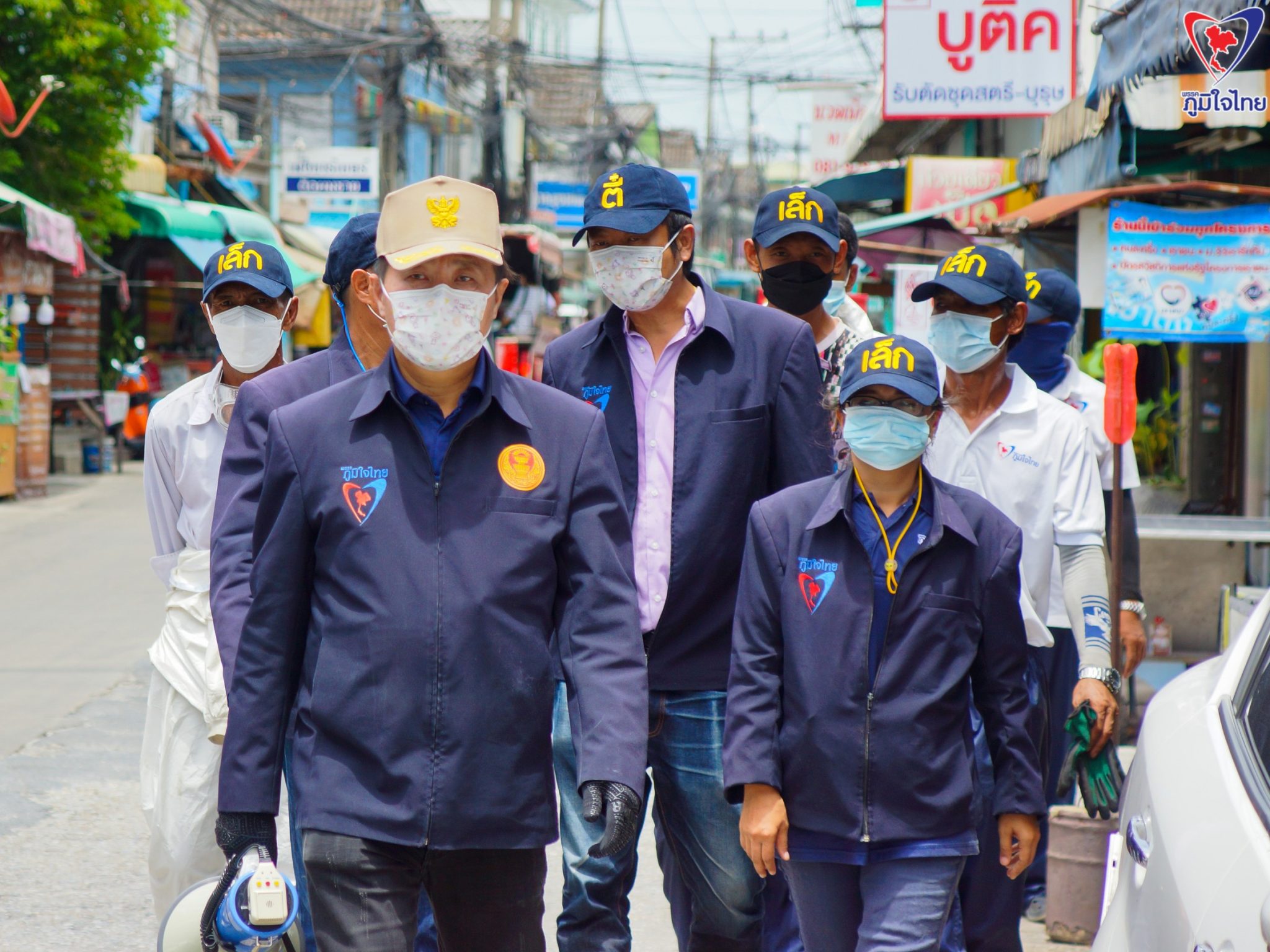 "ส.ส.โชติพิพัฒน์ เตชะโสภณมณี" ห่วงใยพี่น้องประชาชน ลงพื้นที่บริการฉีดพ่นฆ่าเชื้อ Covid-19 ในพื้นที่เขตจอมทอง และเขตธนบุรี กทม.