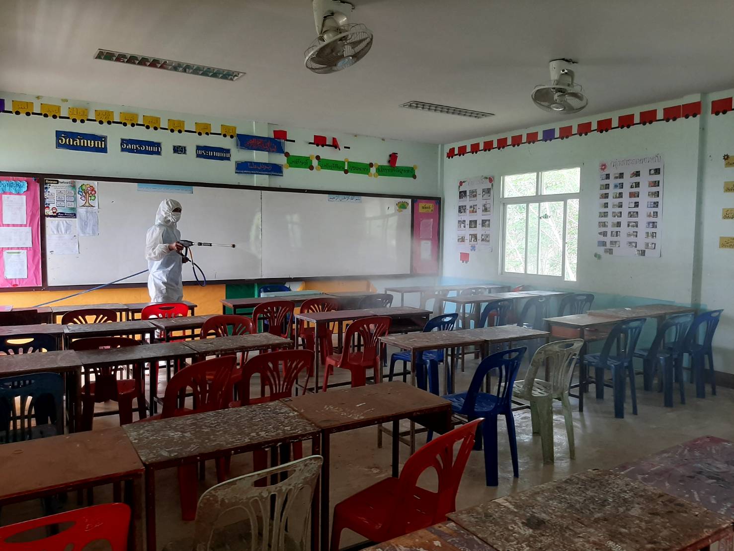 "ส.ส.พิบูลย์ รัชกิจประการ" มอบหมายตัวแทนฉีดพ่นยาฆ่าเชื้อไวรัสโควิด19 ในพื้นที่ จ.สตูล