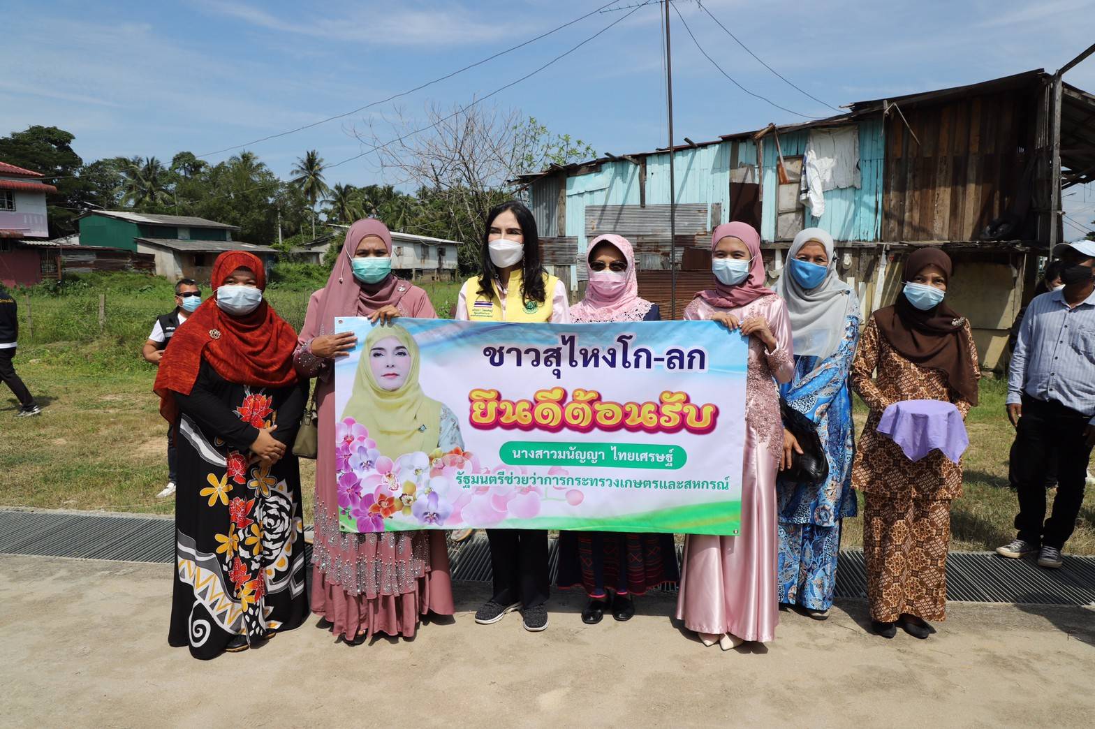 "รมช.มนัญญา" ลงพื้นที่ซับน้ำตาประชาชน จ.นราธิวาส แก้ไขปัญหาจุดก่อสร้างกำแพงกั้นไทย-มาเลเซีย