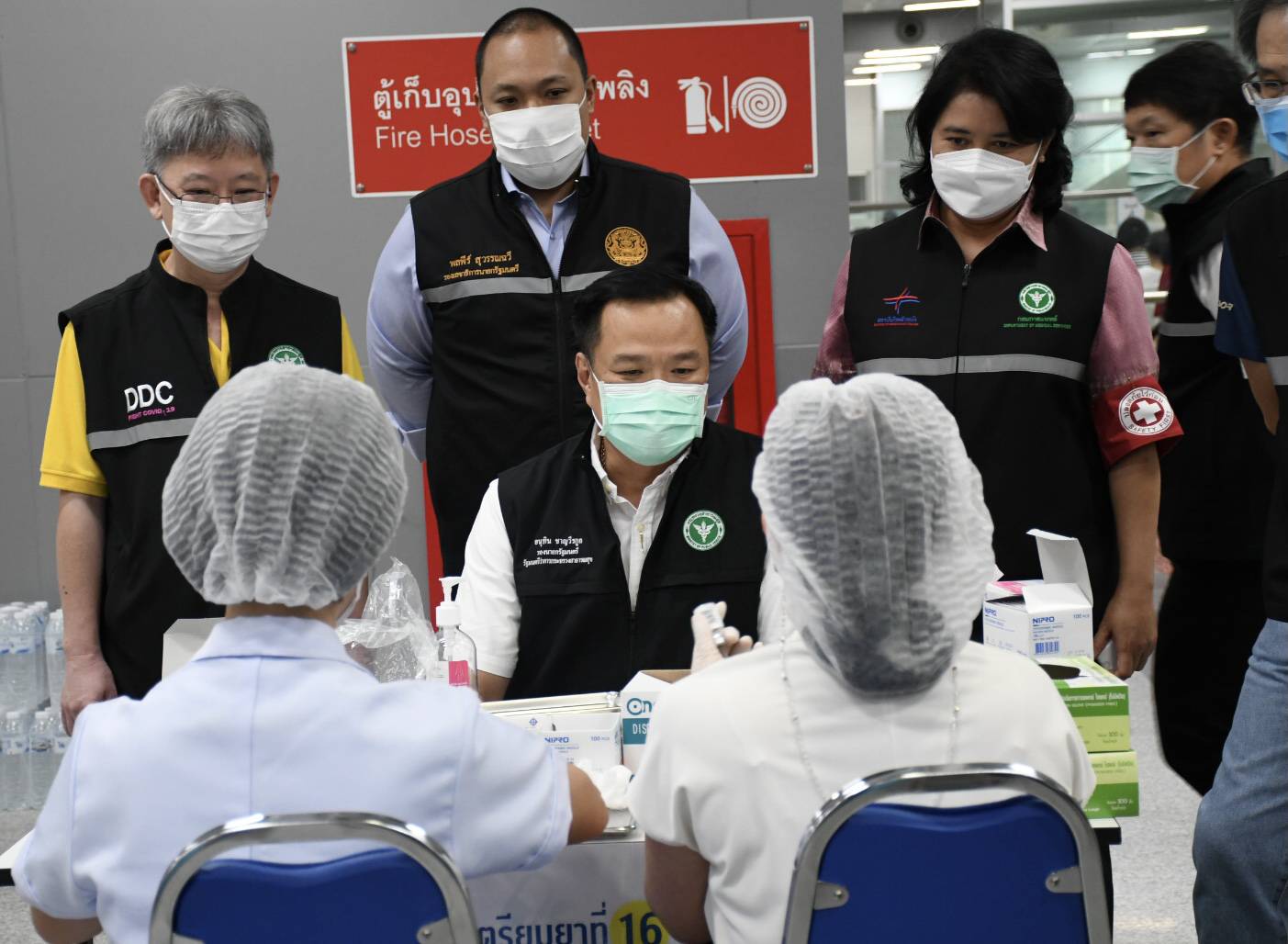 "อนุทิน" ตรวจเยี่ยม ศูนย์ฉีดวัคซีนสถานีกลางบางซื่อ เผย ใช้เป็นจุดบริการบุคลากรครู พื้นที่ กทม.-ปริมณฑล