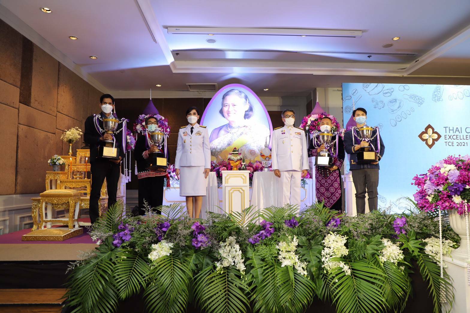 "รมช.มนัญญา" เป็นประธานพิธีรับถ้วยรางวัลพระราชทานของ สมเด็จพระกนิษฐาธิราชเจ้า กรมสมเด็จพระเทพรัตนราชสุดาฯ สยามบรมราชกุมารี การประกวดสุดยอดกาแฟไทย ปี 2564 (Thai Coffee Excellence 2021)