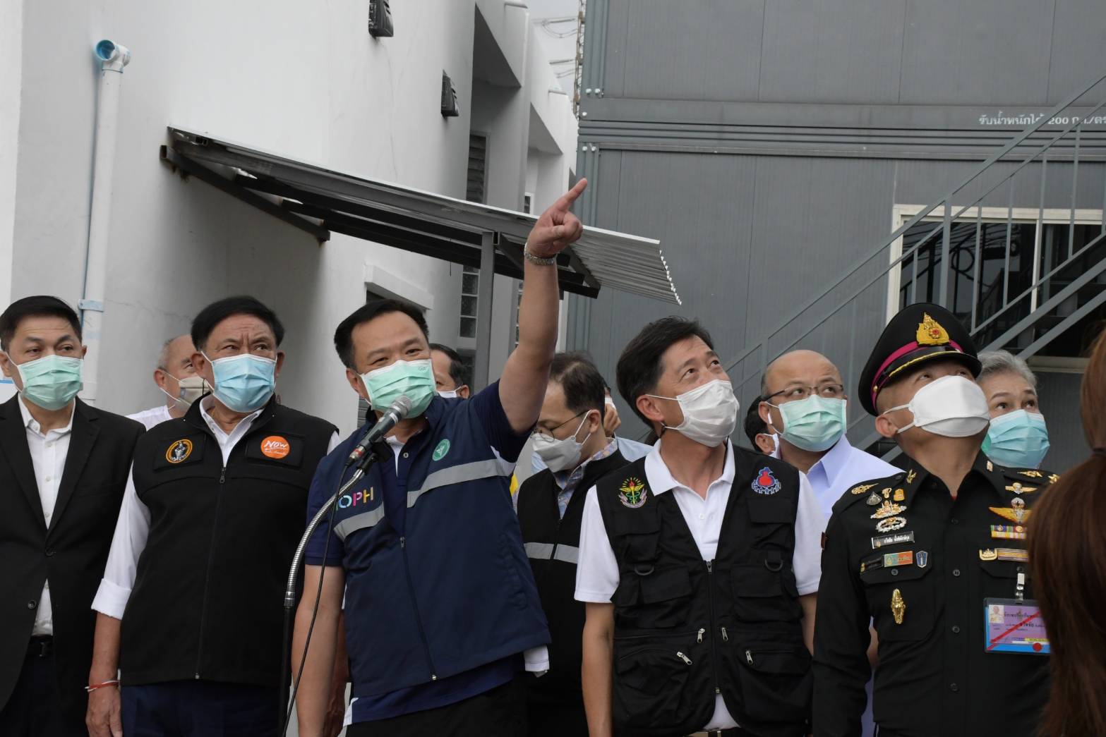 “อนุทิน” ยกระดับโรงพยาบาลสนาม มทบ.11ดูแลผู้ป่วยเกณฑ์สีเหลือง,แดง สั่ง นพ.สสจ. – อสม. คุมเข้มแรงงานเข้าพื้นที่