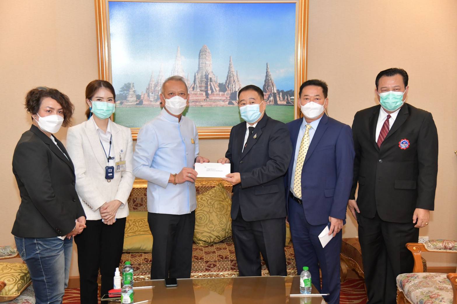 รมว.กก. พิพัฒน์ ให้สมาคม​นักธุรกิจ​เยาวราช​ เข้าพบ​ เพื่อยื่น​หนังสือ​ขอรับการสนับสนุน​วัคซีน​ป้องกัน​โรคโควิด-19 ให้กับผู้ประกอบการและปชช.ในย่านเยาวราช​