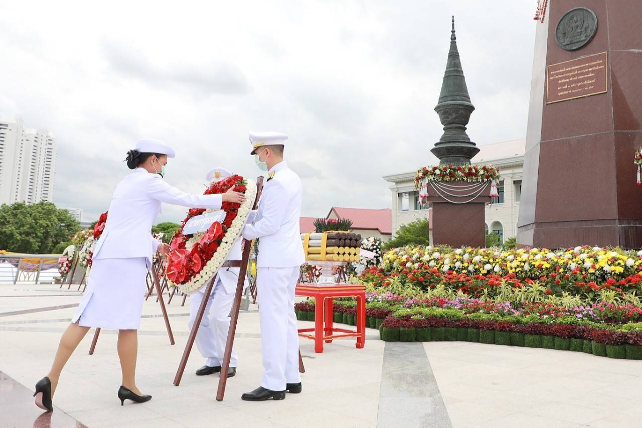 พิธีถวายราชสักการะ พระบรมราชานุสาวรีย์ พระบาทสมเด็จพระปรเมนทรมหาอานันทมหิดล พระอัฐมรามาธิบดินทร