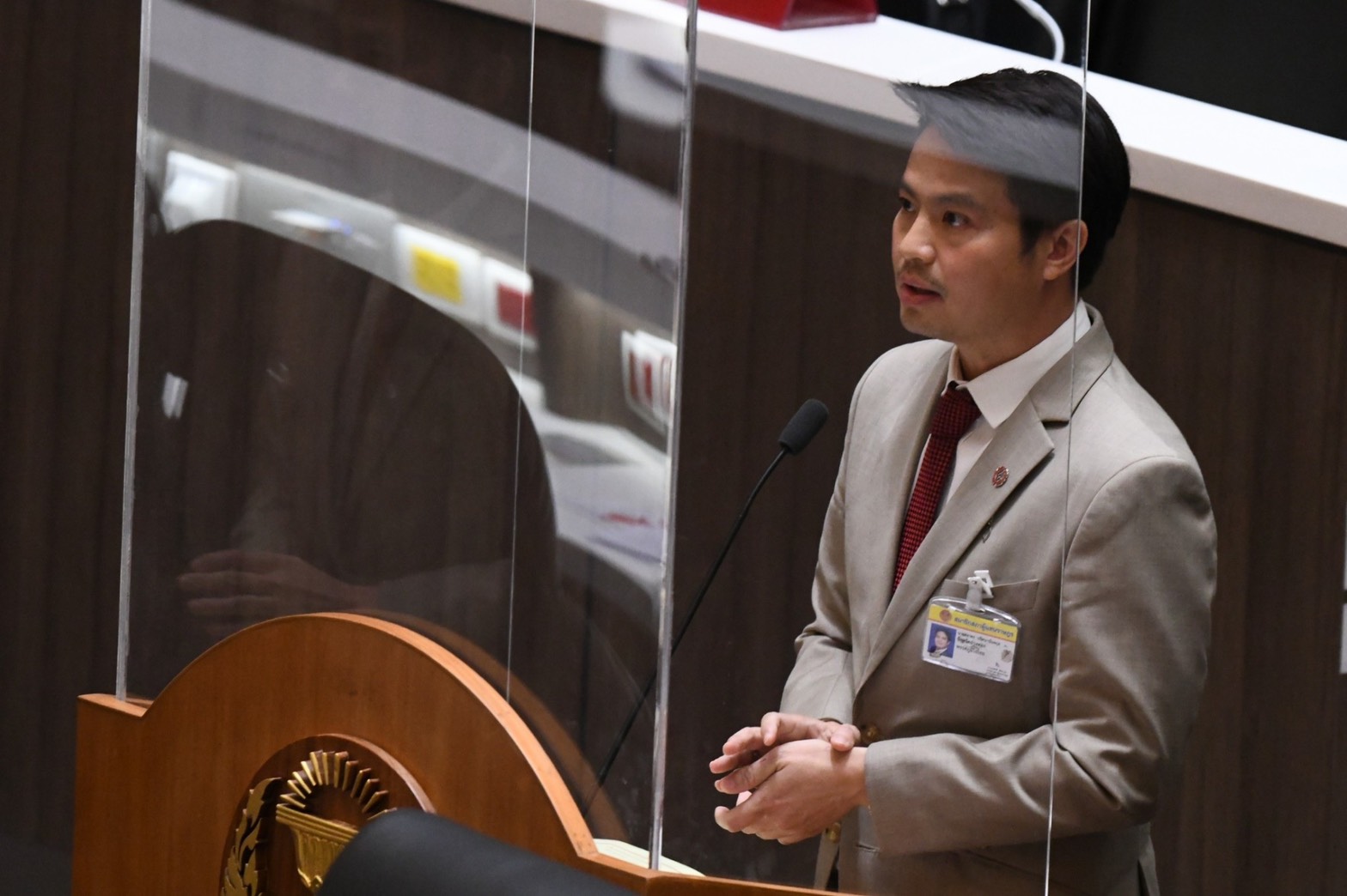 “ภราดร" อภิปรายต่อที่ประชุม รัฐสภา กับแนวคิด รธน. ฉบับกินได้ เพิ่มหลักประกันรายได้พื้นฐานถ้วนหน้าให้ ปชช. ยัน ควรแก้ไข มาตรา 272  ย้อนถาม สว. เพียงพอหรือยังกับการดำรงตำแหน่งมาหลายปี