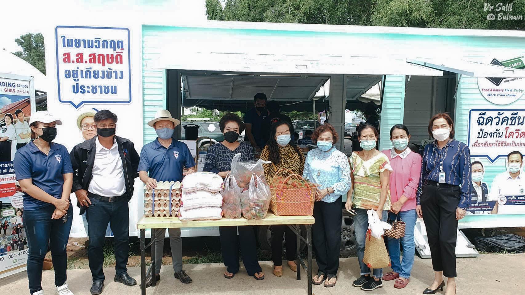วันที่ 5 หน่วยรถเคลื่อนที่ ส.ส.สฤษดิ์ ออกบริการประชาชนที่เดินทางมาฉีดวัคซีนป้องกันโควิด-19