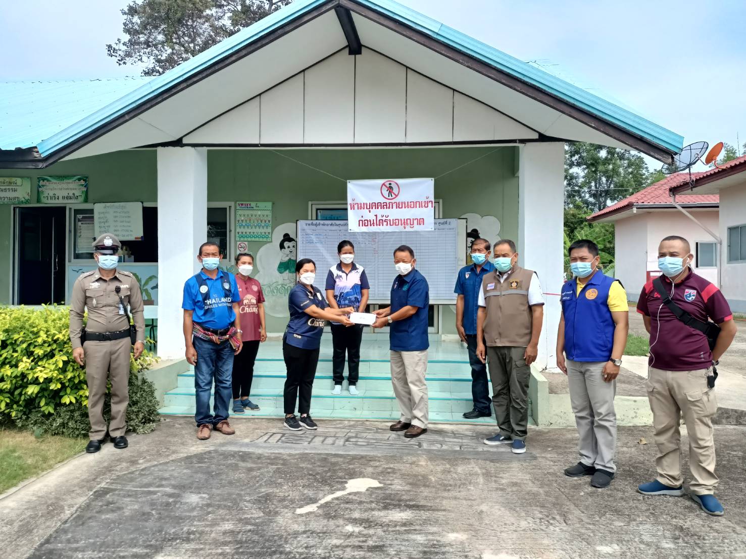 ส.ส.สมบูรณ์ ซารัมย์ ลงพื้นที่ อ.พุทไธสง - อ.คูเมือง จ.บุรีรัมย์ เยี่ยมและให้กำลังใจเจ้าหน้าที่ และผู้ที่กักตัว ณ ศูนย์กักกันโรคโควิด-19