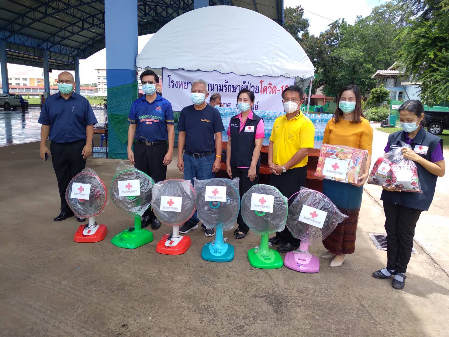 ส.ส.โสภณ ซารัมย์ ลงพื้นที่ให้กำลังใจสู้ภัยโควิด-19 ที่ศูนย์กักกันโรค ร.ร.ธารทอง อบต.หินโคน อบต.โคกล่าม อบต.โคกสะอาด จ.บุรีรัมย์