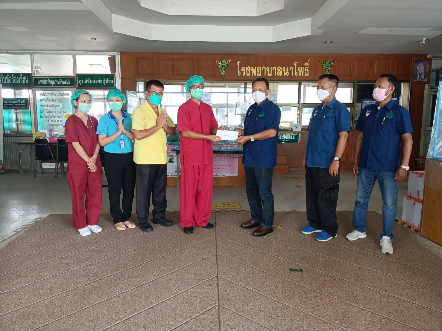 ส.ส.สมบูรณ์ ซารัมย์ ลงพื้นที่เยี่ยมให้กำลังใจเจ้าหน้าที่ และผู้กักตัว ตามศูนย์กักกันโรคโควิด-19 อ.บ้านใหม่ และ อ.นาโพธิ์ จ.บุรีรัมย์