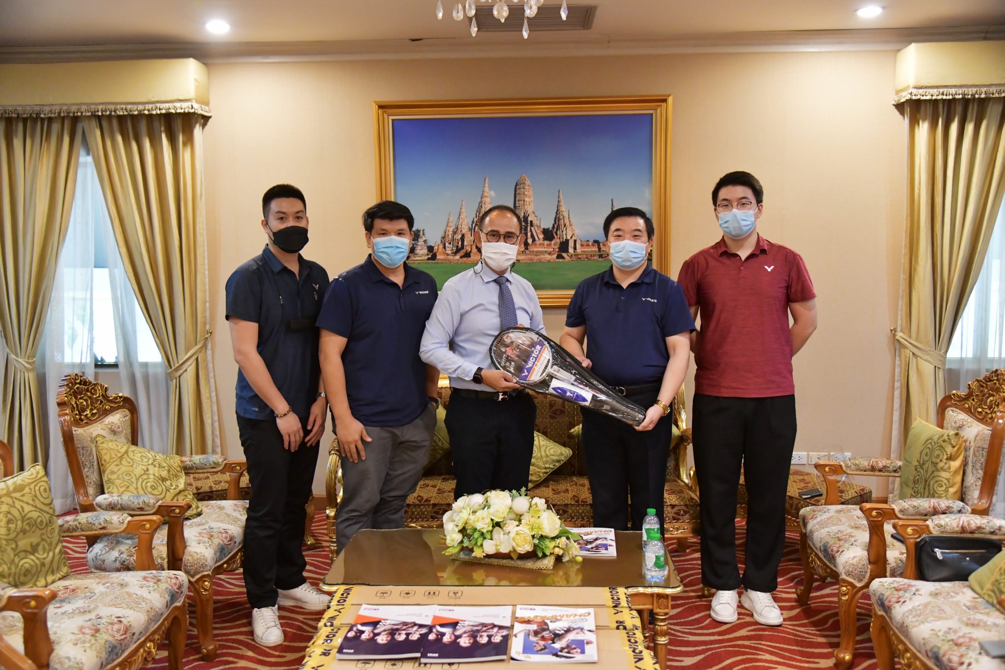 "รมว.กก.พิพัฒน์" มอบหมายให้ เลขาฯ รมว.กก. ประชุมหารือเตรียมความพร้อมสำหรับโครงการ เดินทางตามเส้นทาง Happy Paradise@Phuket ร่วมกับหน่วยงานที่เกี่ยวข้อง และ รับมอบอุปกรณ์กีฬาแบดมินตันแบรนด์ Victor จากสมาคมกีฬาแบดมินตันแห่งประเทศไทย