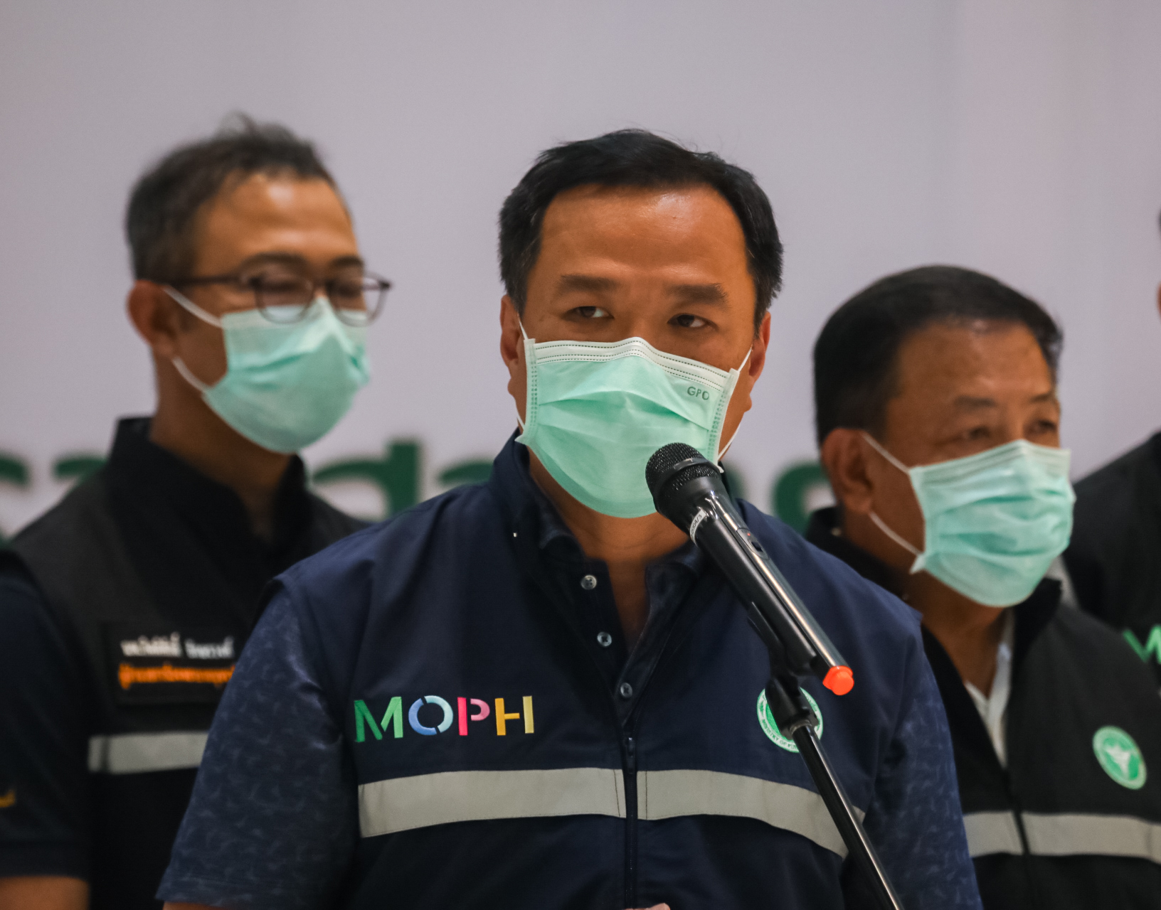 รอผู้ผลิตคุยกับเอกชน ! “อนุทิน” แจงปมวัคซีนทางเลือกล่าช้า ย้ำ อภ.เป็นแค่ผู้อำนวยความสะดวก