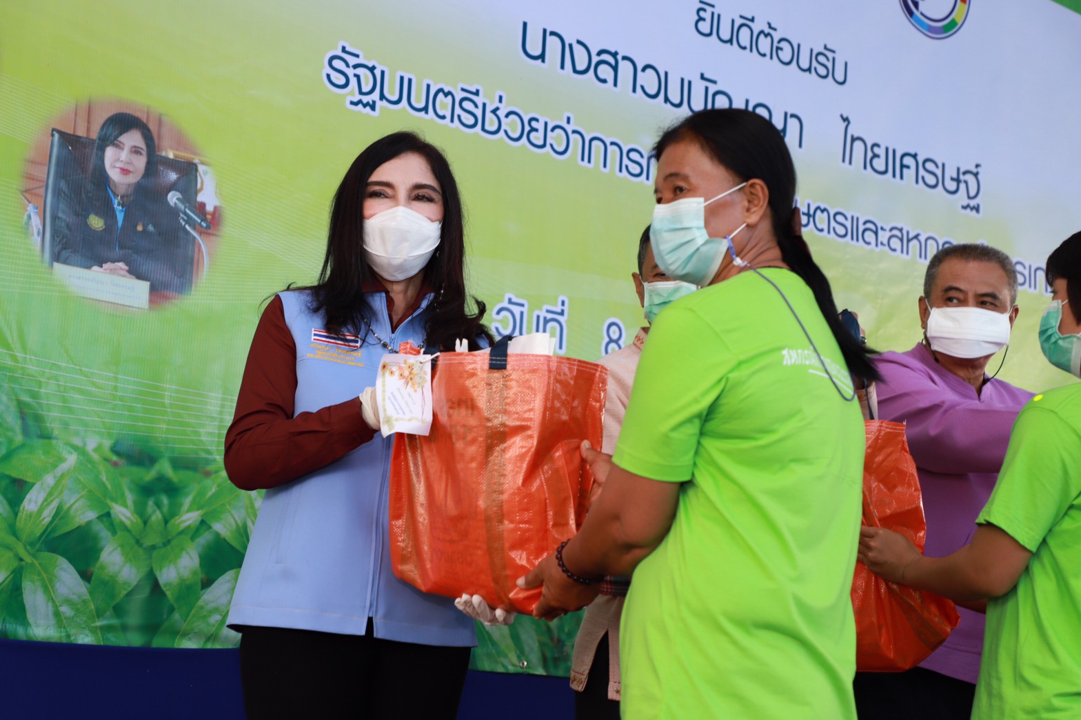 "รมช.มนัญญา" นำร่องปลูกฟ้าทะลายโจร ณ สหกรณ์การเกษตร อ.บรรพตพิสัย จ.นครสวรรค์ ในการนำมาแปรรูปสร้างมูลค่าเพิ่ม พร้อมส่งเสริมเกษตรกรหันมาปลูกพืชสมุนไพรไทยมากขึ้น