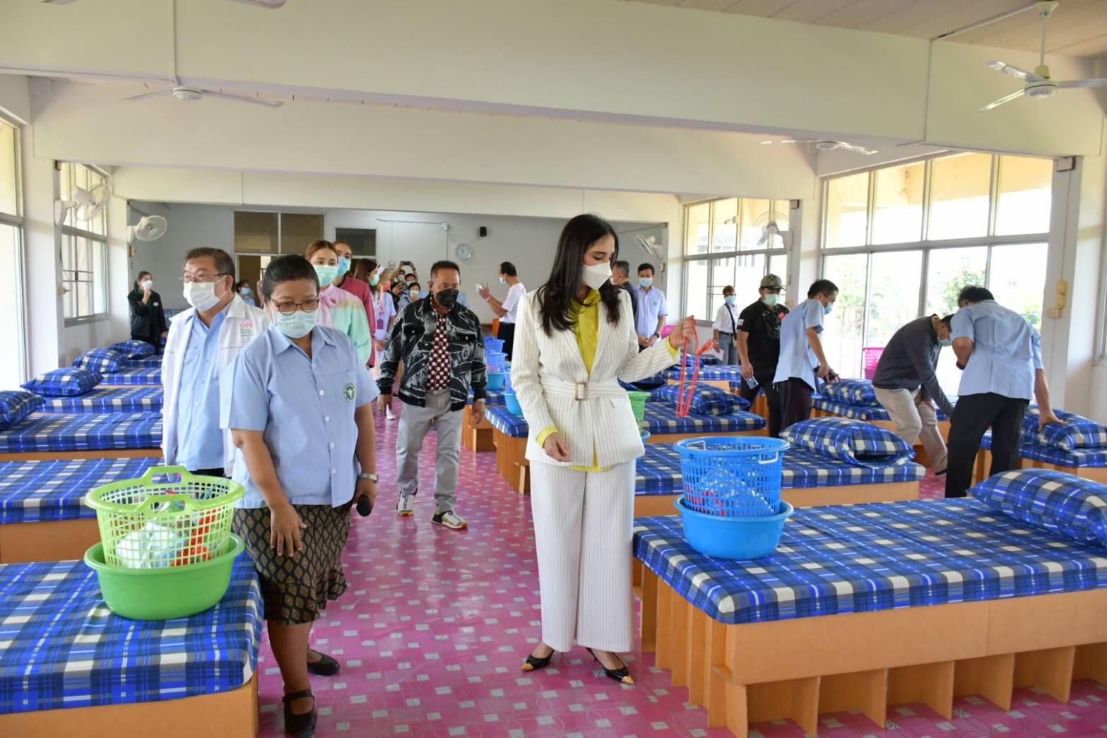 รมช.มนัญญา ตรวจเยี่ยมความพร้อมโรงพยาบาลสนาม แห่งที่ 3 จ.อุทัยธานี