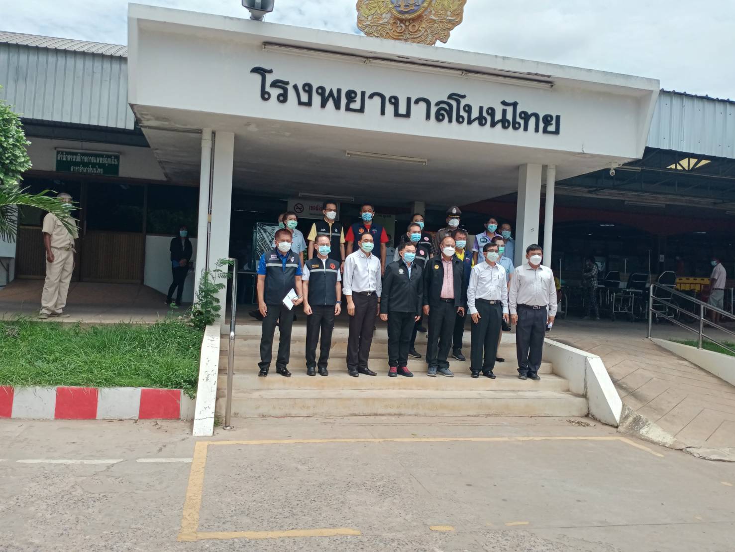 "ภูมิใจไทย" ห่วงใยพี่น้องประชาชน ลงพื้นที่เยี่ยมบุคลากรด่านหน้าสู่ฝ้โควิด 19 ในพื้นที่ จ.นครราชสีมา