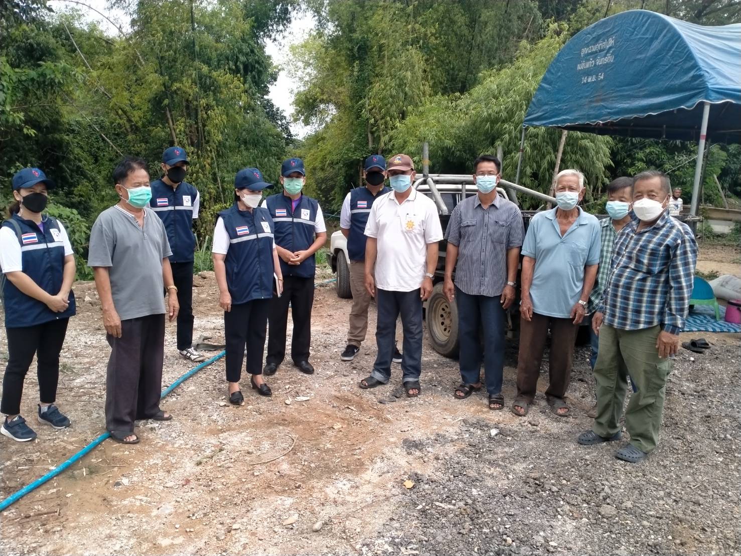 ส.ส.ศรีนวล บุญลือ ลงพื้นที่พร้อมทีมงานให้กำลังใจช่างเจาะบ่อบาดาลเพื่อแก้ไขปัญหาเรื่องน้ำอุปโภค และบริโภคให้ประชาชน ม.1 บ้านป่าจี๋ ต.ทุ่งสะโต๊ก อ.สันป่าตอง จ.เชียงใหม่ 