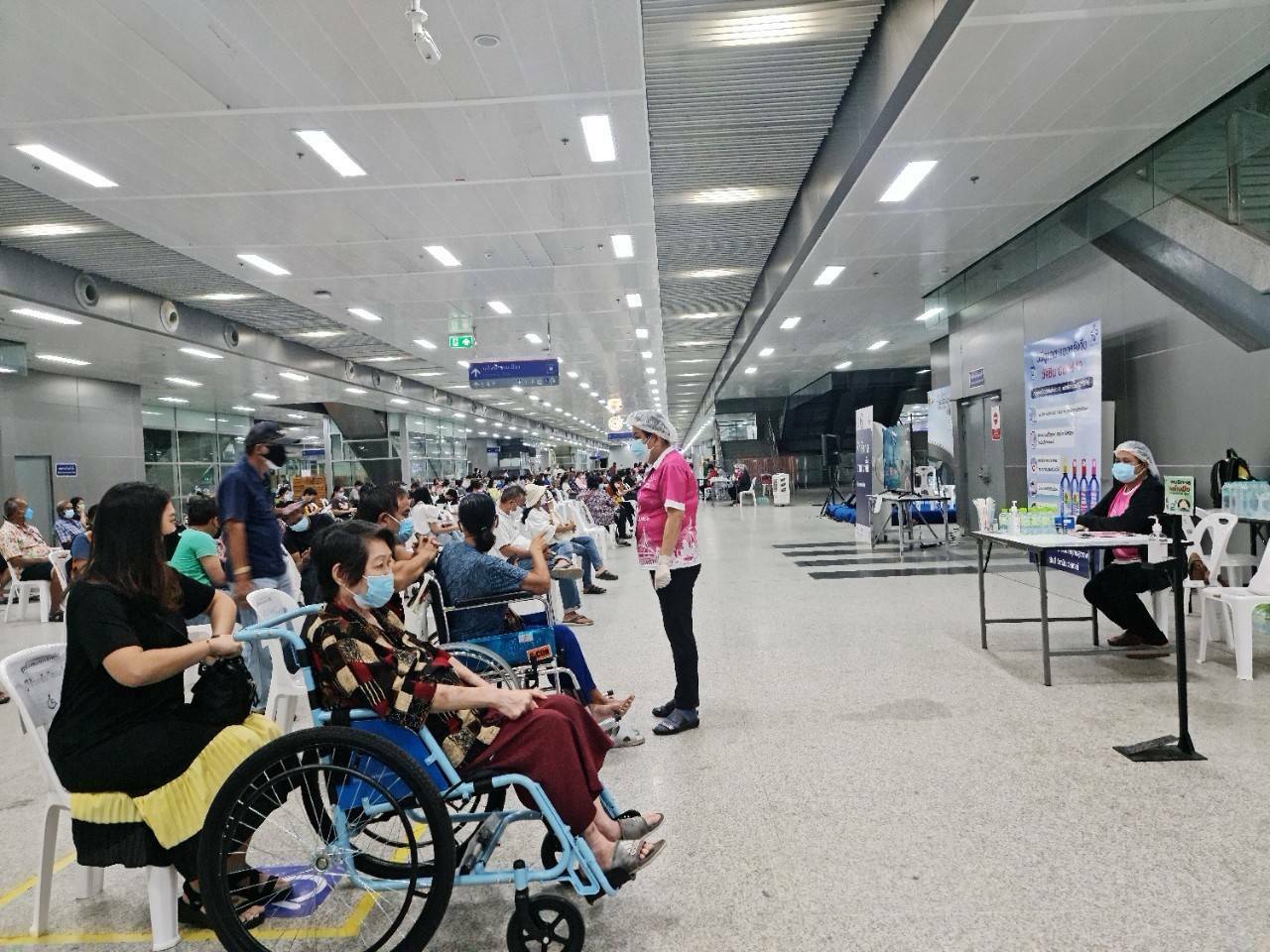 รมช.กนกวรรณ ชื่นชมอาสา กศน.กทม.ช่วยบริการประชาชนที่สถานีกลางบางซื่อ ต่อเนื่องกว่า 40 วัน