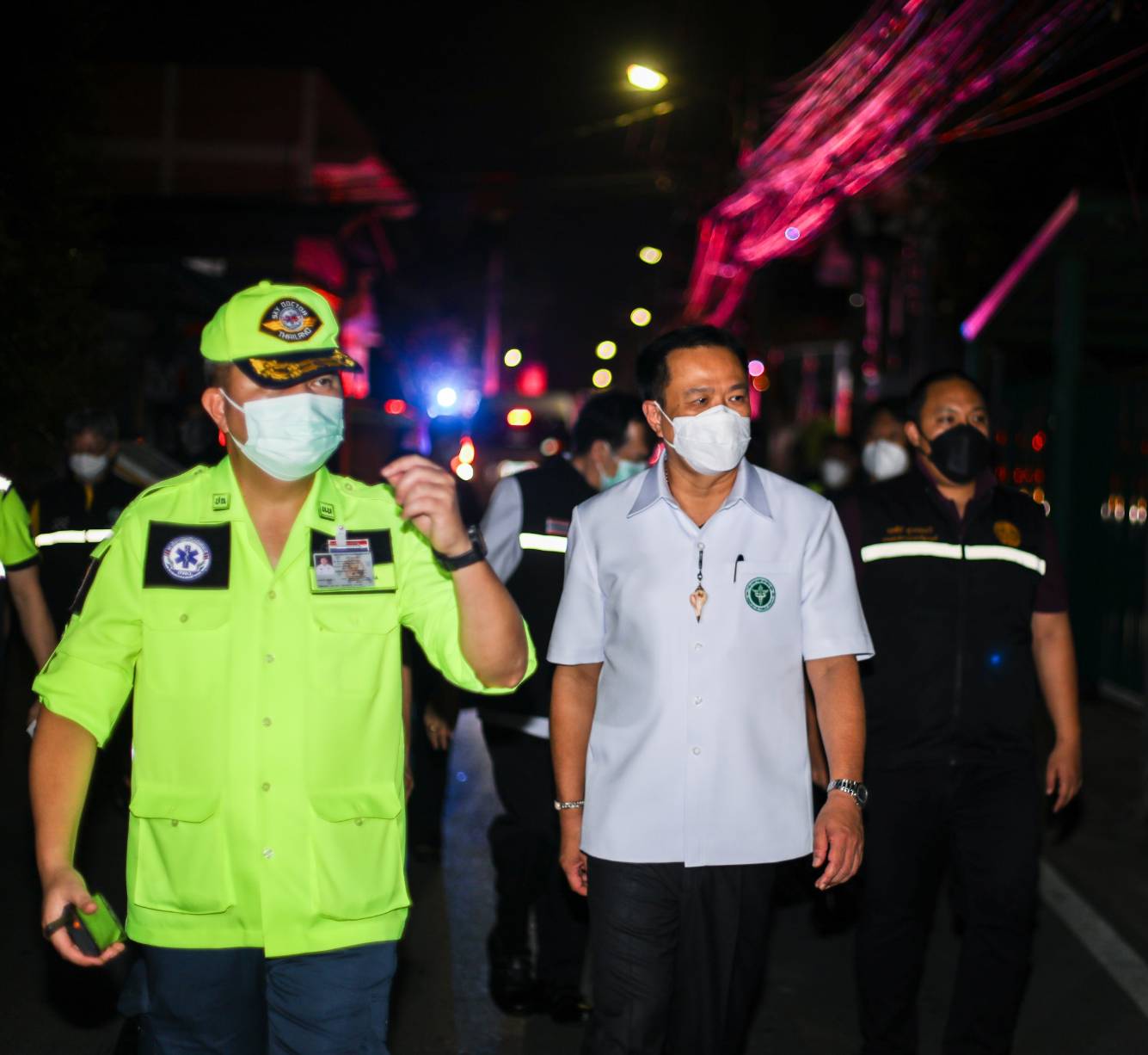 "อนุทิน"ลงพื้นที่ช่วงดึกต่อเนื่องย่านประชาอุทิศ -บางบัวทอง หาเตียงให้ผู้ป่วยถึงบ้านพร้อมนำจนท.ตรวจเชื้อเชิงรุก-ฉีดวัคซีน