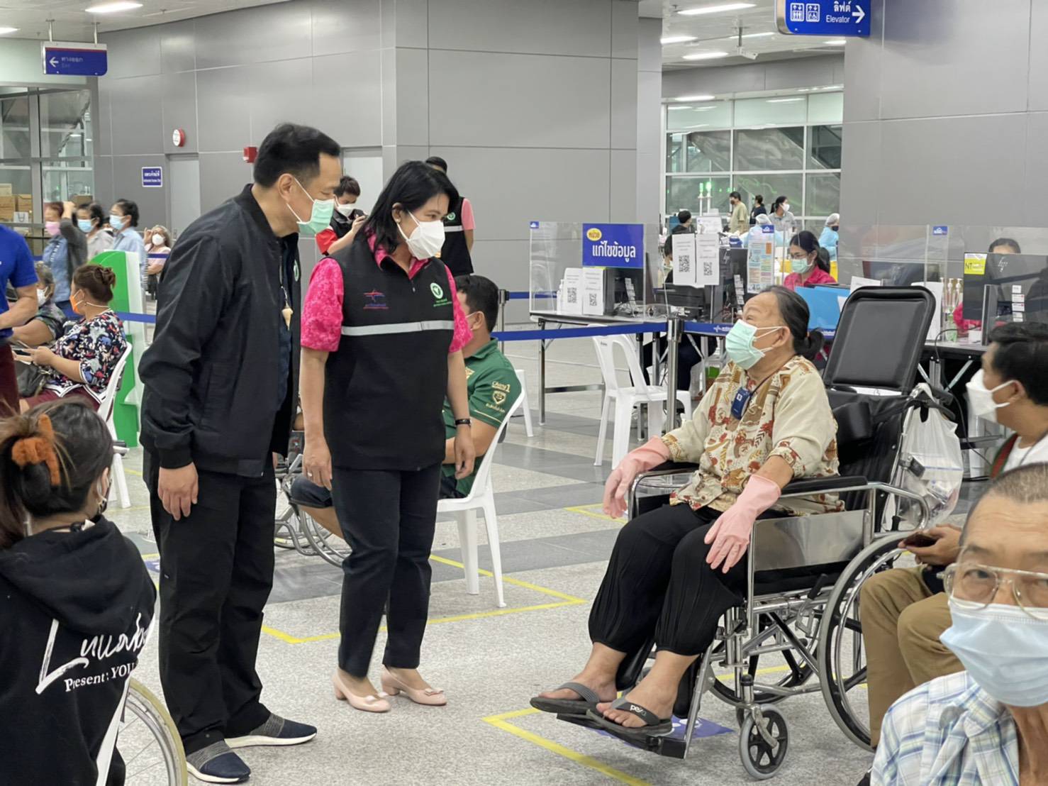 "อนุทิน" ลงพื้นที่ระนอง ตรวจเยี่ยมการให้บริการวัคซีน