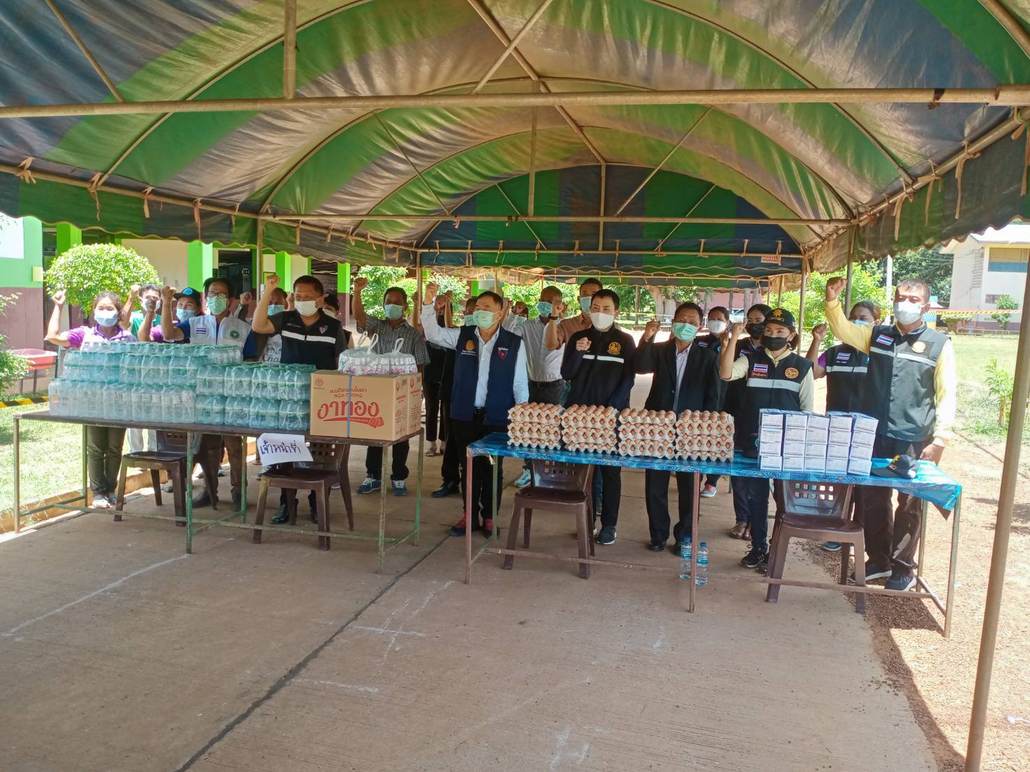 ส.ส.พรชัย อำนวยทรัพย์ ร่วมลงพื้นที่กับ รมช.วีรศักดิ์ หวังศุภกิจโกศล และคณะ มอบสิ่งของเพื่อเป็นกำลังใจให้กับเจ้าหน้าที่ผู้ปฏิบัติงานตามจุดคัดกรองต่างๆ และที่กักตัวเฝ้าระวังโควิด-19 ที่ อ.เสิงสาง จ.นครราชสีมา