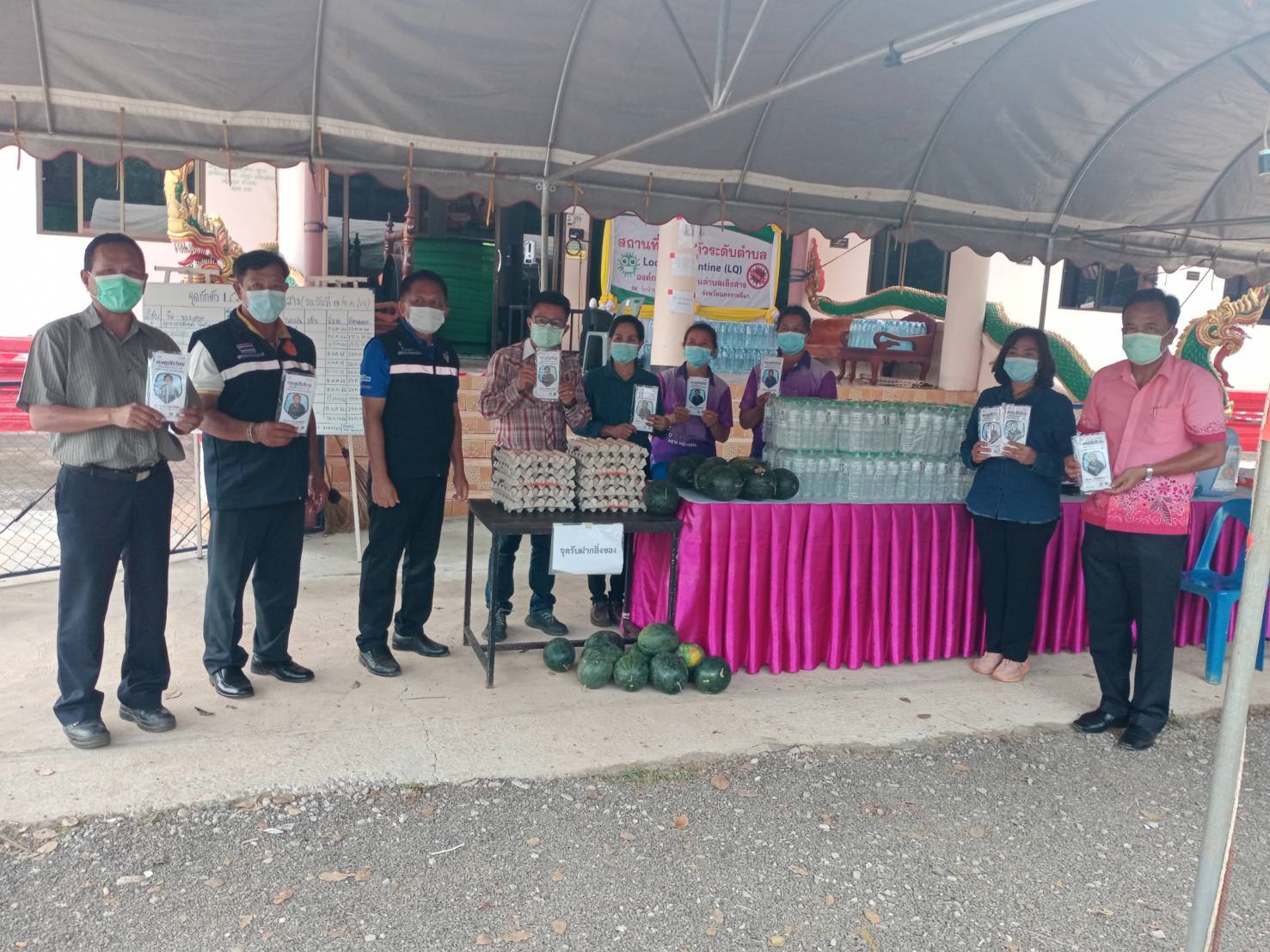 รักกันจริงไม่ทิ้งกัน !! ส.ส.พรชัย อำนวยทรัพย์ มอบสิ่งของอาหารน้ำดื่มให้กับผู้ปฏิบัติงาน และผู้ที่ถูกกักตัวกลุ่มเสี่ยงสูง อ.เสิงสาง และได้ให้การช่วยเหลือผู้ที่ติดเชื้อโควิด-19 กลับมารักษาตัวที่โรงพยาบาลเสิงสาง 2 ราย