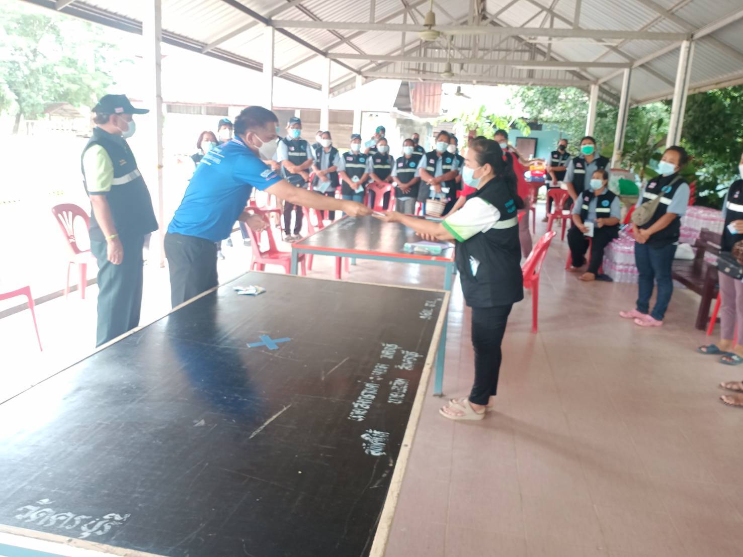 ส.ส.พรชัย อำนวยทรัพย์ ลงพื้นที่เยี่ยมให้กำลังใจผู้ปฏิบัติงาน และผู้ที่ถูกกักตัวเสี่ยงสูง นอกจากนั้น มอบสิ่งของ และกรมธรรม์ ให้กับชาว อสม. ณ วัดครบุรี - วัดซับยาง ต.ครบุรีใต้