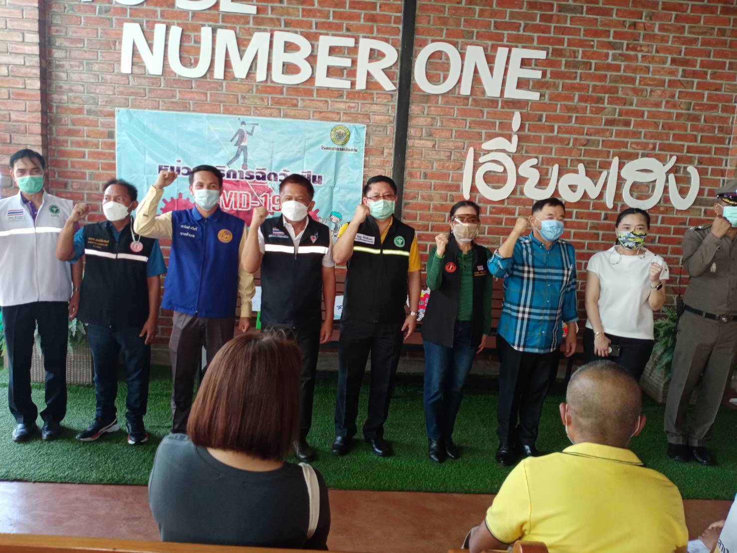 คนจริงไม่ทิ้งกัน !! ส.ส.พรชัย อำนวยทรัพย์ ร่วมลงพื้นที่กับ รมช.วีรศักดิ์ หวังศุภกิจโกศล ให้กำลังใจผู้ที่มารับการฉีดวัคซีนโควิด-19 อ.เสิงสาง จ.นครราชสีมา