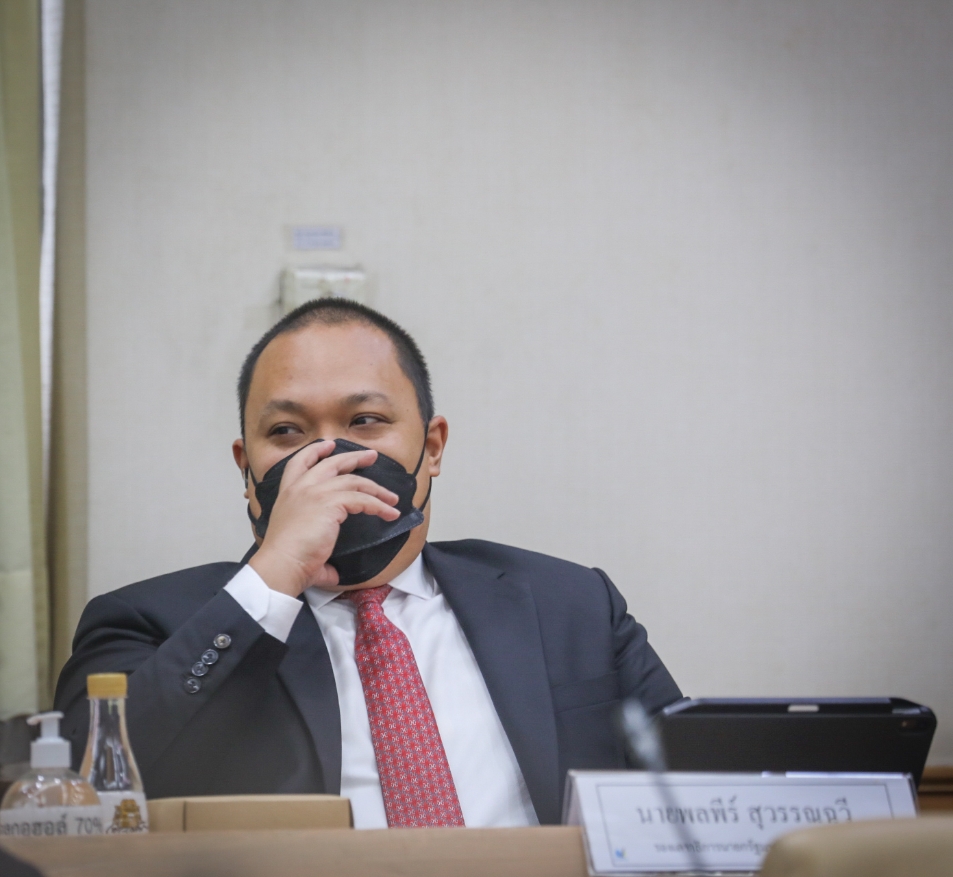 ควรจะอยู่ในโลงนานๆ !! “เต้ย” ซัด “สิระ” ปมไล่หมอ ชี้ ไม่ใช่เวลามากัดคนทำงาน