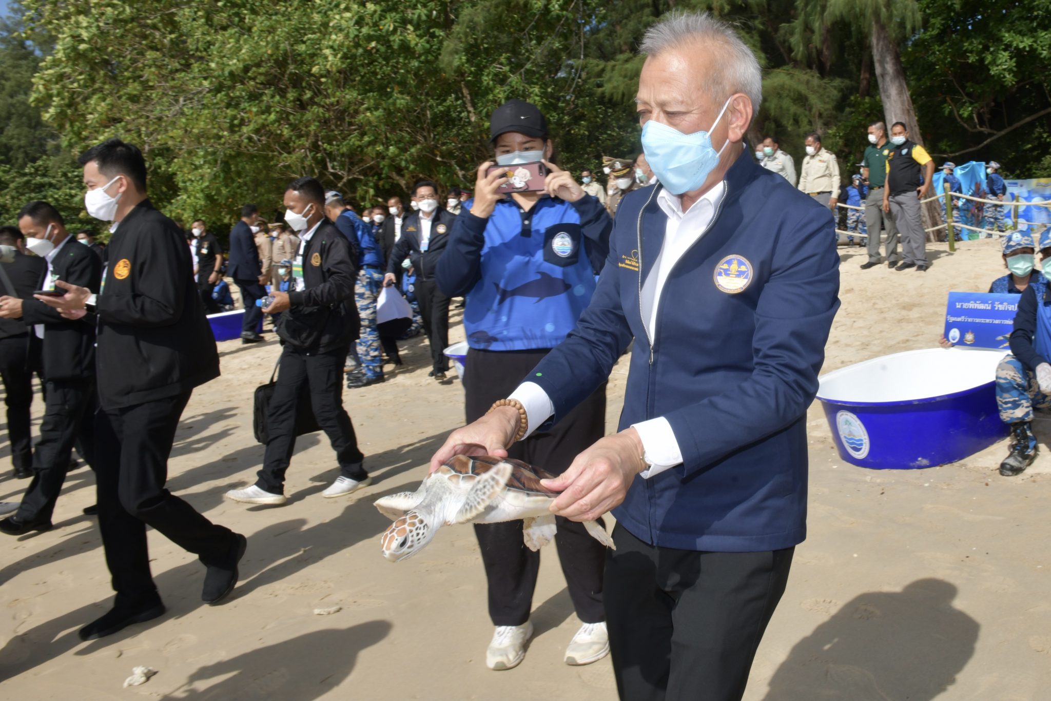 รมว.ท่องเที่ยวและกีฬา ร่วม ครม. ลงพื้นที่ อุทยานแห่งชาติสิรินาถ จ.ภูเก็ต ร่วมปล่อยเต่าทะเล-ปลูกต้นจิกทะเล กระตุ้นการท่องเที่ยว ภูเก็ตแซนด์บอกซ์ (Phuket Sandbox)