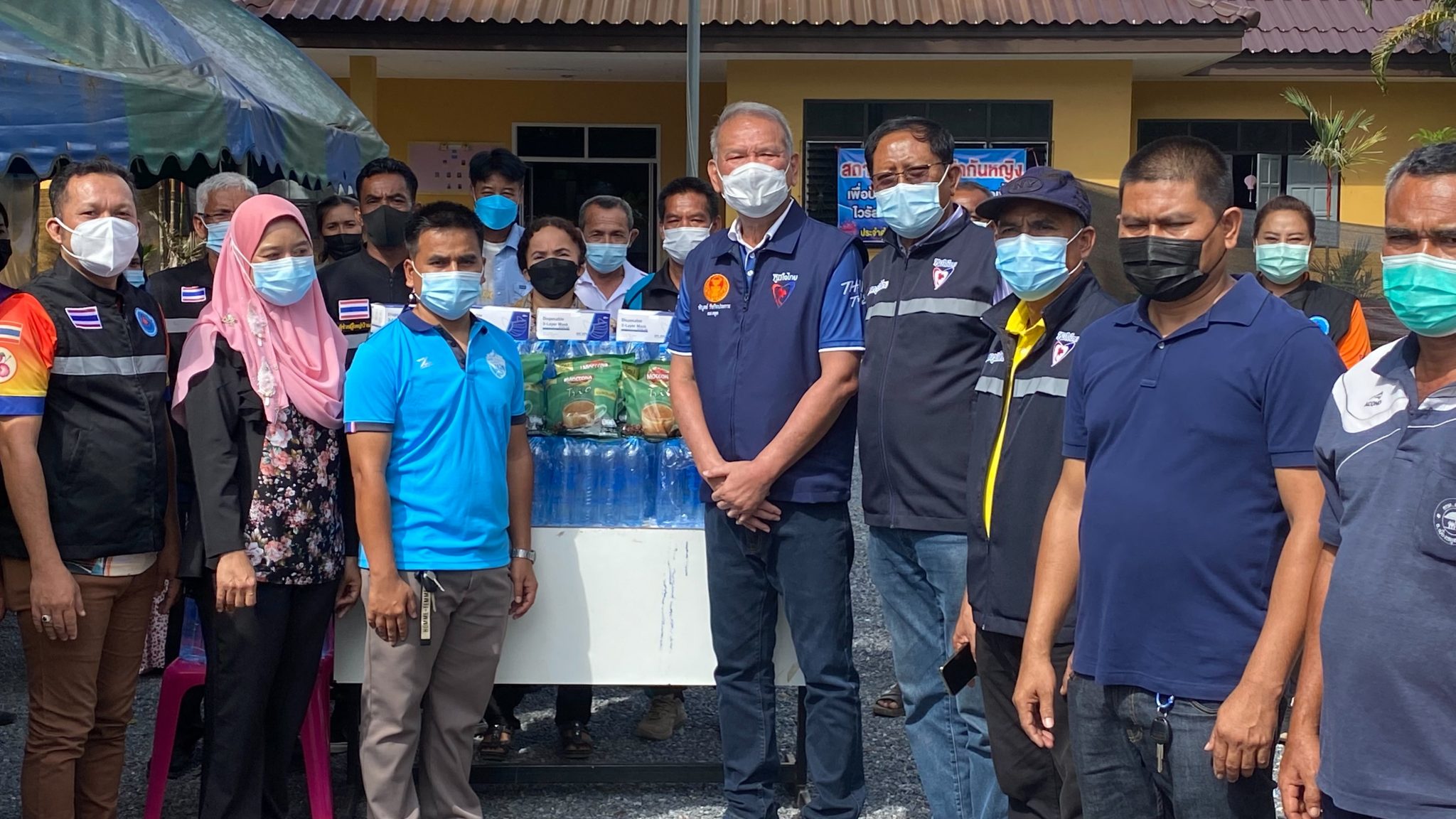 ส.ส.พิบูลย์ รัชกิจประการ ลงพื้นที่พร้อมทีมงานมอบสิ่งของจำเป็นสำหรับใช้ประโยชน์ในการปฏิบัติงาน ณ สถานที่กักกันเฝ้าระวังโควิด- 19 (LQ) ศูนย์พัฒนาเด็กเล็กบ้านใหม่ ต.ควนโพธิ์ อ.เมือง จ.สตูล