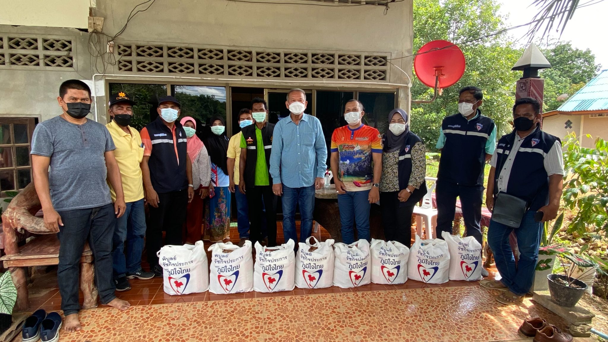 คนสตูลไม่ทิ้งกัน ! ส.ส.พิบูลย์ รัชกิจประการ มอบถุงยังชีพ ให้กับสถานที่กักกันเฝ้าระวังโควิด-19 ต.ควนโดน อ.ควนโดน - ต.ควนโพธิ์ อ.เมือง จ.สตูล