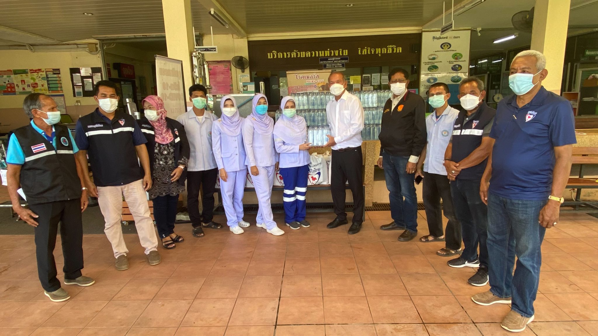 คนสตูลไม่ทิ้งกัน ! ส.ส.พิบูลย์ รัชกิจประการ ลงพื้นที่ มอบถุงยังชีพให้กับสถานที่กักกันเฝ้าระวังโควิด-19 (HQ) ต.คลองขุด รพ.สต.กุบังปะโหลด ต.ควนสตอ และ รพ.ควนโดน อ.ควนโดน จ.สตูล