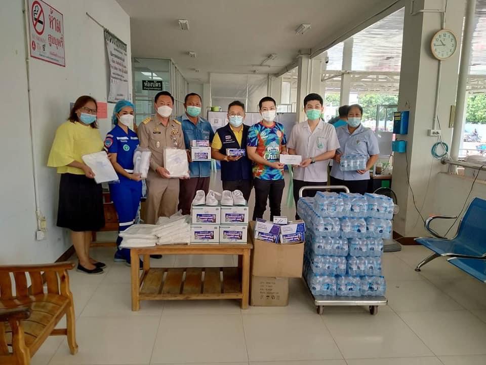 ส.ส.จักรกฤษณ์ ทองศรี พร้อมคณะ ลงพื้นที่มอบชุด PPE หน้ากากอนามัย เจลแอลกอฮอล์ และน้ำดื่ม ให้กับโรงพยาบาลบ้านกรวด จ.บุรีรัมย์