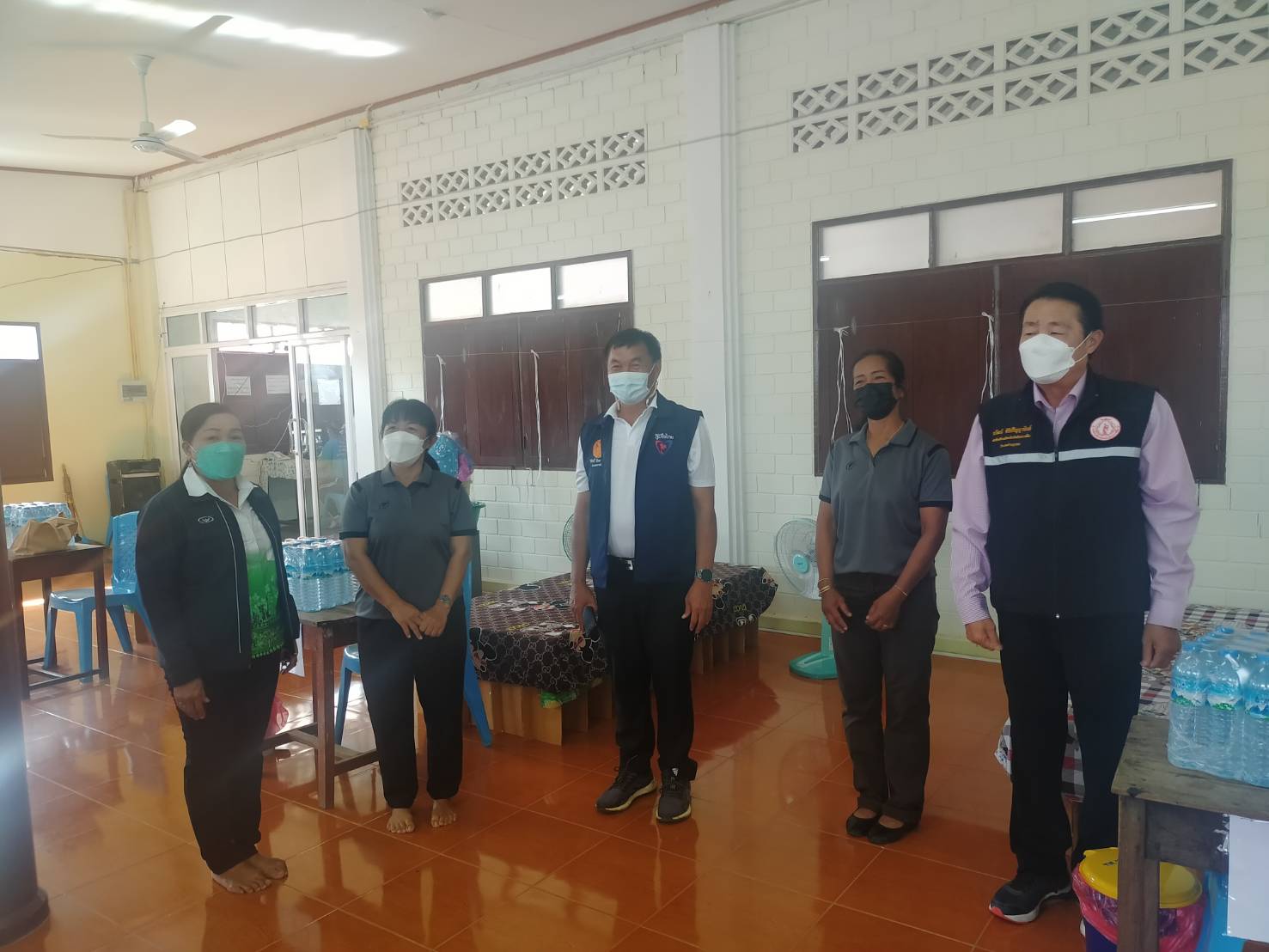 ส.ส.วิสิทธิ์ พิทยาภรณ์ พร้อมคณะ ร่วมตรวจเยี่ยมสถานที่ดูแลผู้ป่วย โควิด-19 ด้วยระบบชุมชน (community isolation) ณ ตำบลหนองกราด อำเภอด่านขุนทด จังหวัดนครราชสีมา