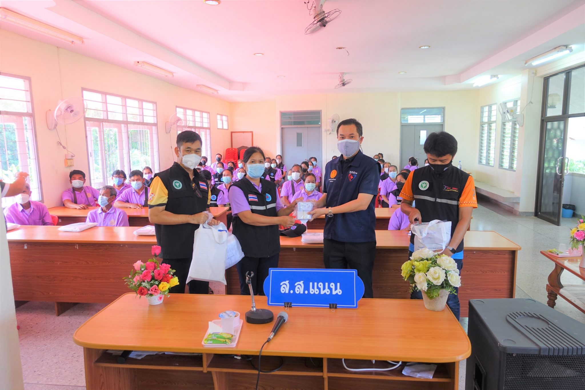 "ส.ส.อาสพลธ์ สรรณ์ไตรภพ" ห่วงใยพี่น้องประชาชน ร่วม “ส่งกำลังใจ และสร้างขวัญกำลังใจให้ อสม.” พร้อมประชาสัมพันธ์ รณรงค์ให้พี่น้องประชาชนลงทะเบียนฉีดวัคซีนโควิด-19