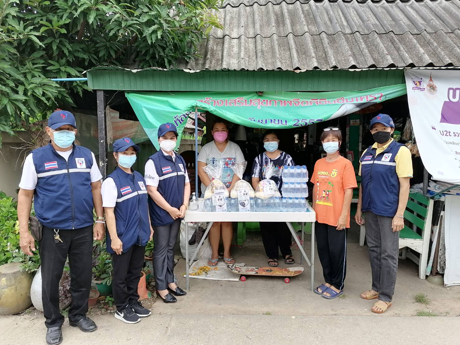 "ส.ส.ศรีนวล บุญลือ" พร้อมทีมงานลงพื้นที่มอบถุงยังชีพให้ประชาชนกลุ่มเสี่ยงที่ถูกกักตัวจากโควิด 19 ในพื้นที่ อ.แม่วาง จ.เชียงใหม่