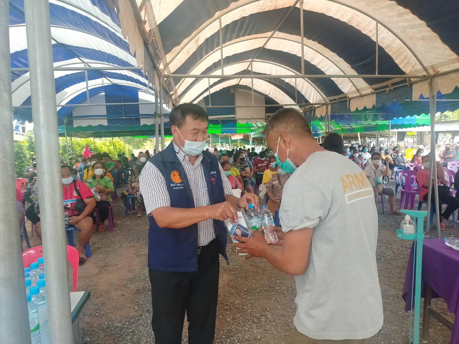 "ส.ส.วิสิทธิ์ พิทยาภรณ์" ห่วงใยพี่น้องประชาชนจากสถานการณ์การแพร่ระบาด Covid -19 มอบเตียงกระดาษ 50 เตียง ให้แก่อำเภอด่านขุนทด เพื่อใช้ในการจัดตั้งศูนย์ดูแลผู้ป่วยโควิด 19 (CI)