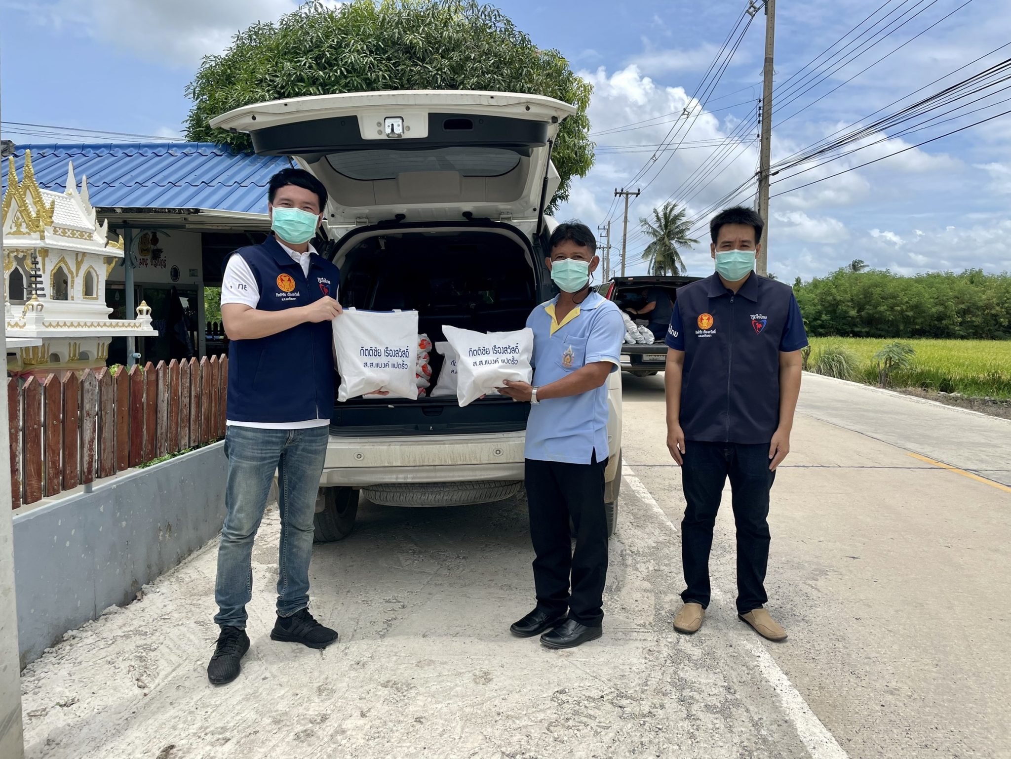 "ส.ส.กิตติชัย เรืองสวัสดิ์" ห่วงใยพี่น้องประชาชน ลงพื้นที่เยี่ยมให้กำลังใจ ผู้นำชุมชนและผู้กับตัว พร้อมมอบข้าวสารอาหารแห้ง เพื่อบรรเทาความเดือดร้อนจากสถานการณ์ Covid -19