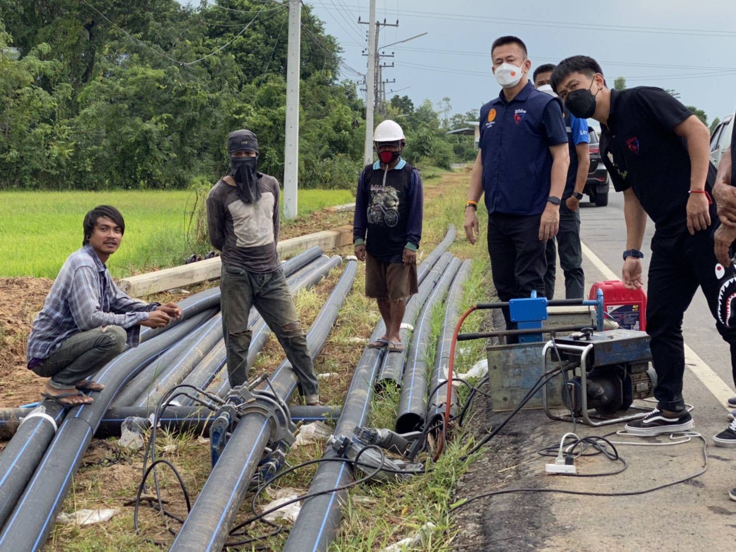 "ส.ส.อดิพงษ์ ฐิติพิทยา" ลงพื้นที่ติดตามการซ่อมแซมถนนลาดยาง พร้อมตรวจเยี่ยมโครงข่ายเขตประปาส่วนภูมิภาค พร้อมแสดงความยินดีกับพี่น้องประชาชนที่ได้รับจากการงบประมาณ ในการซ่อมแซมถนนและขยายโครงข่ายการประปา